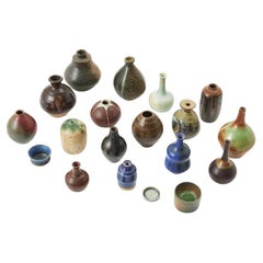 Kollektion MINIATURES: 19 glasierte Keramikvasen und -schalen von Various Makers