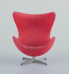 Miniatures of the "Swan" and "Egg" chairs, designed by Arne Jacobsen.
