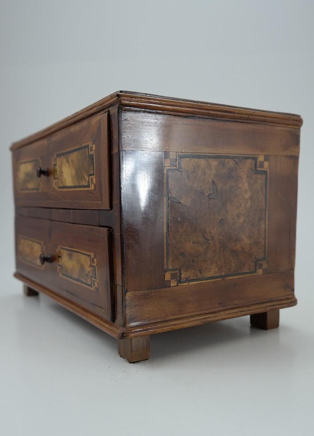 Miniaturized Commode Jewellery Box with Rosewood Inlays, Early 19th Century 1