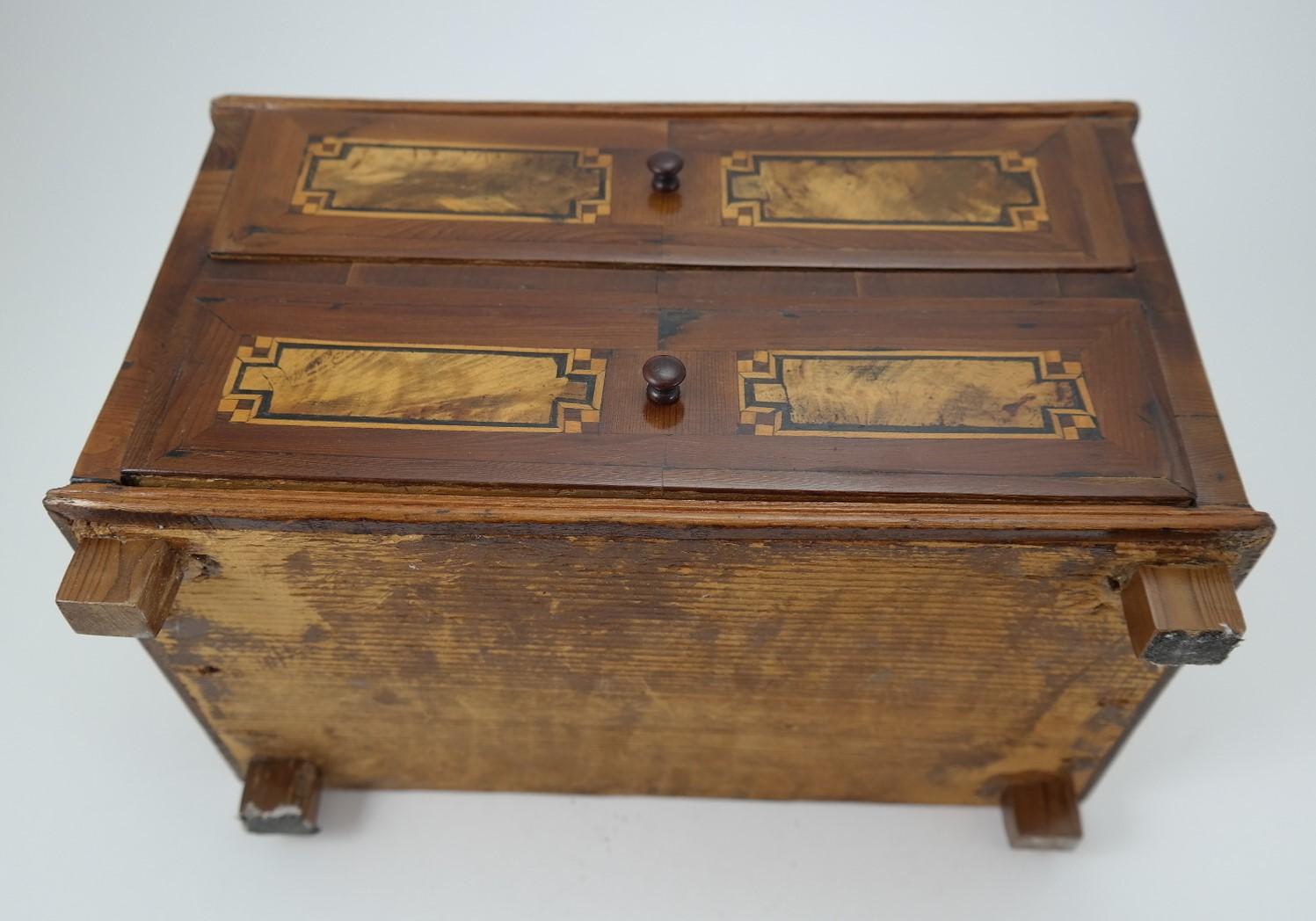 Miniaturized Commode Jewellery Box with Rosewood Inlays, Early 19th Century 3