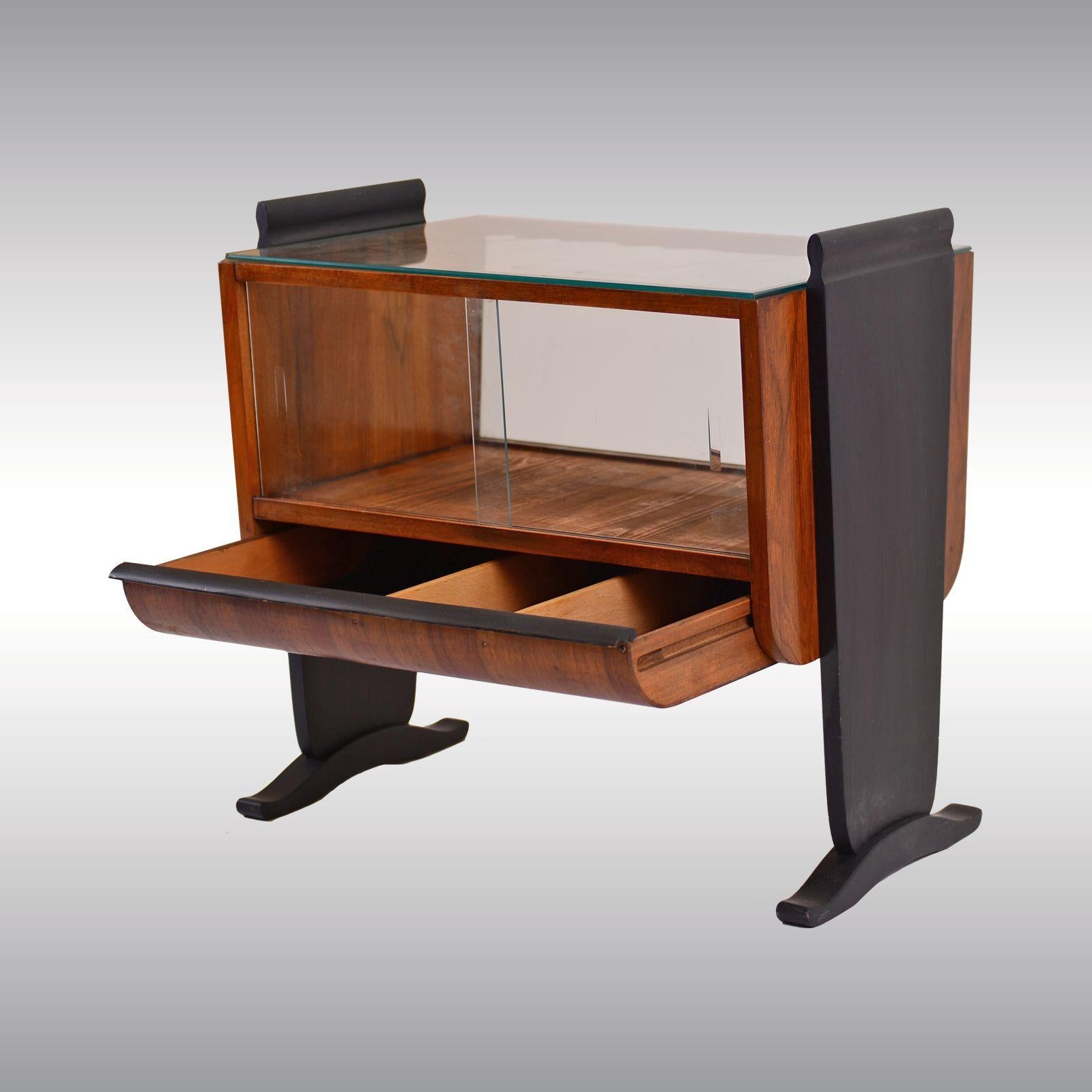 Minibar-Bodega esmaltada de lujo de Jindrich Halabala Hecho a mano en venta