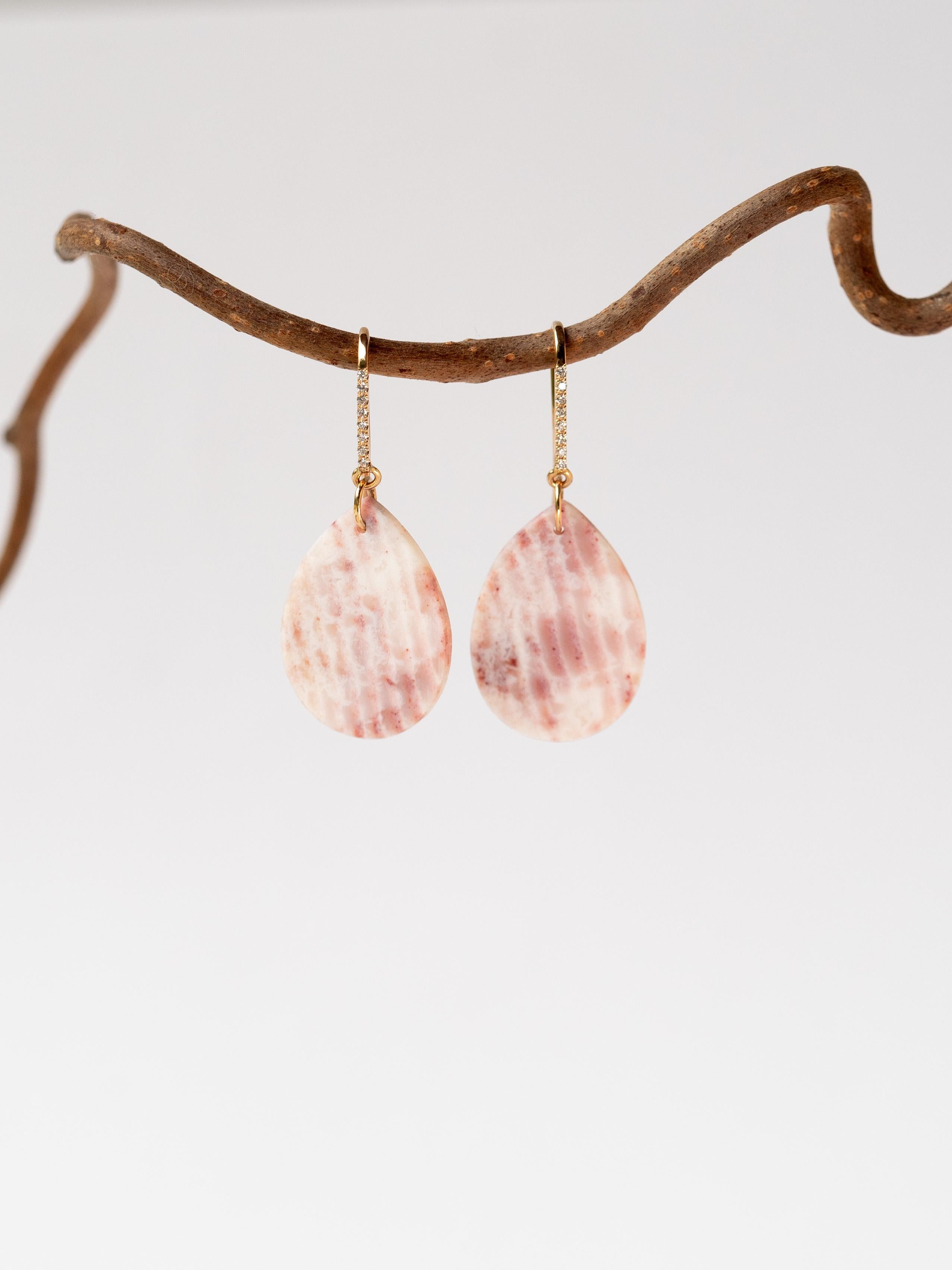 Cabochon Orecchini MINIE, dischi a goccia rosa cipria in calcedonio con ganci in oro rosa 18k in vendita
