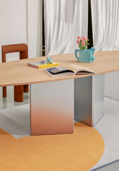 Tavolo grande Miniforms ALBIO con gambe spazzolate di Skrivo