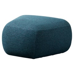 Petit pouf Botera en mousse avec revêtement bleu ultramarine par E-GGS