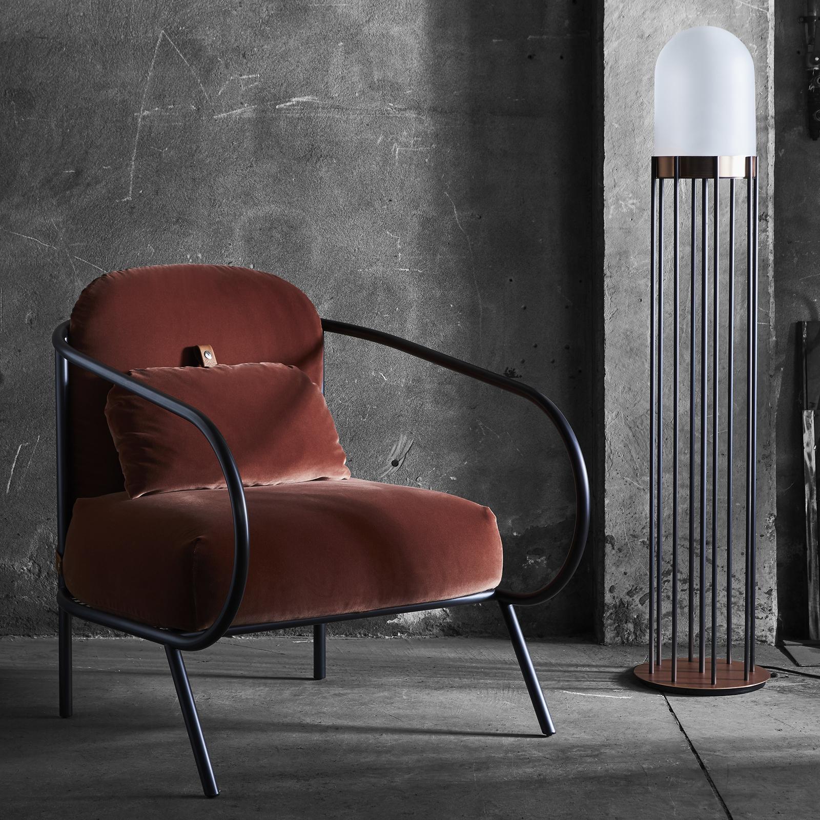 Presented for the first time at Fuorisalone during 2018 Milan Design Week, Minima is the first upholstered armchair in Mingardo's collections. Two soft cushions are hinges to the open, voluptuous frame handcrafted of black-finished iron tubes by