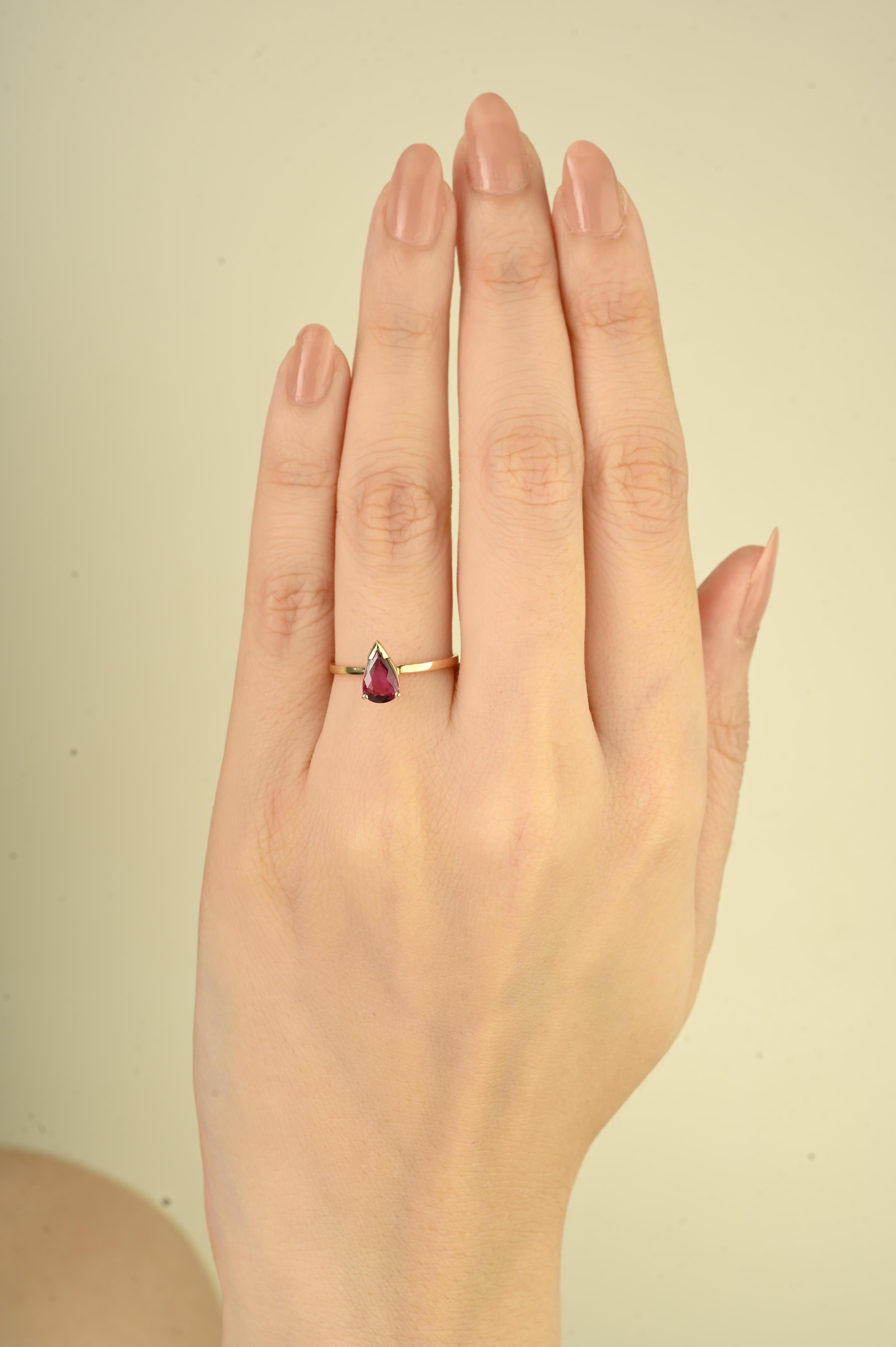 En vente :  Bague solitaire en or jaune 14K avec rubis naturel taillé en poire Bijoux de tous les jours 8