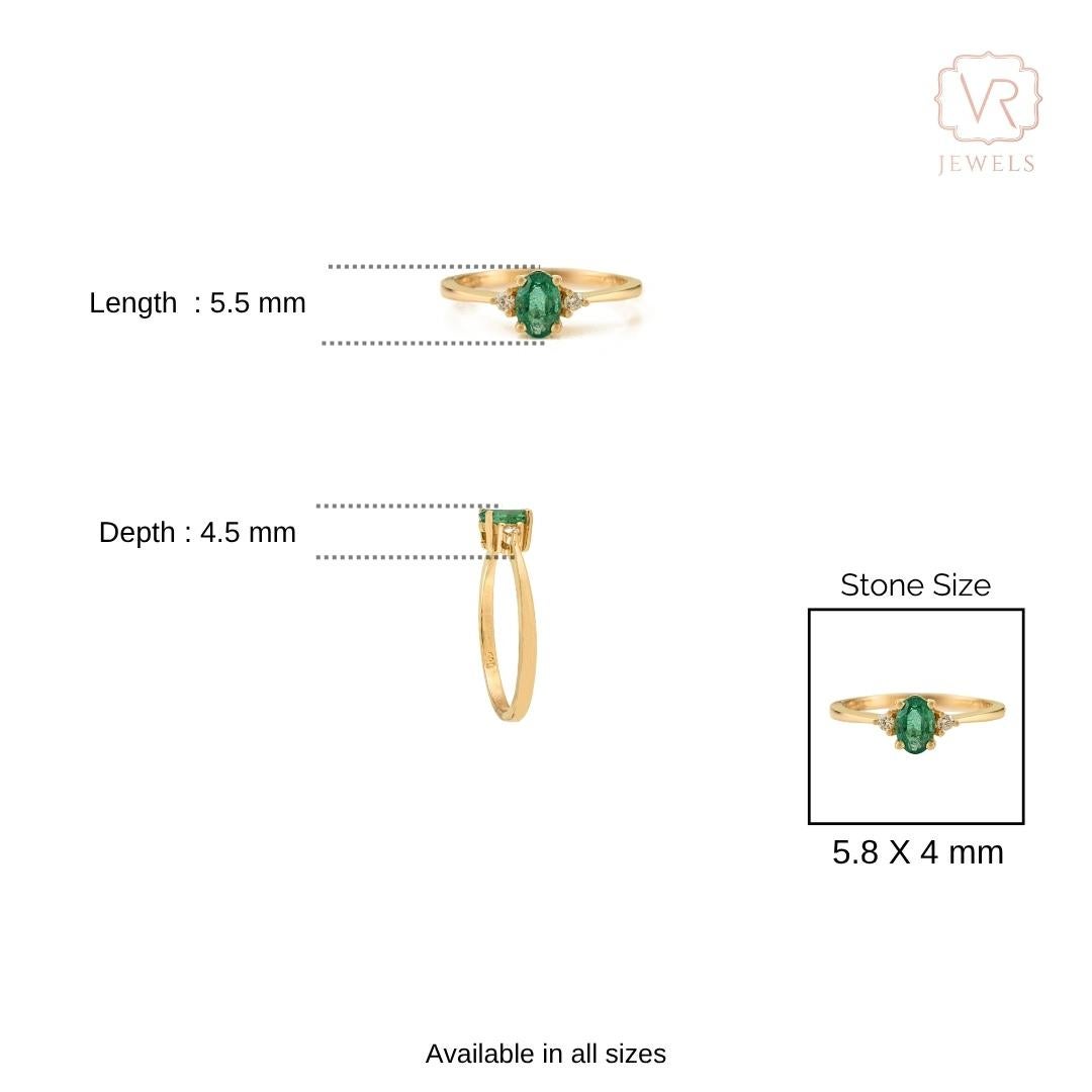 For Sale:  Minimal 14K Yellow Gold Three Stone Ring with Oval Cut Natural Emerald & Diamond 10