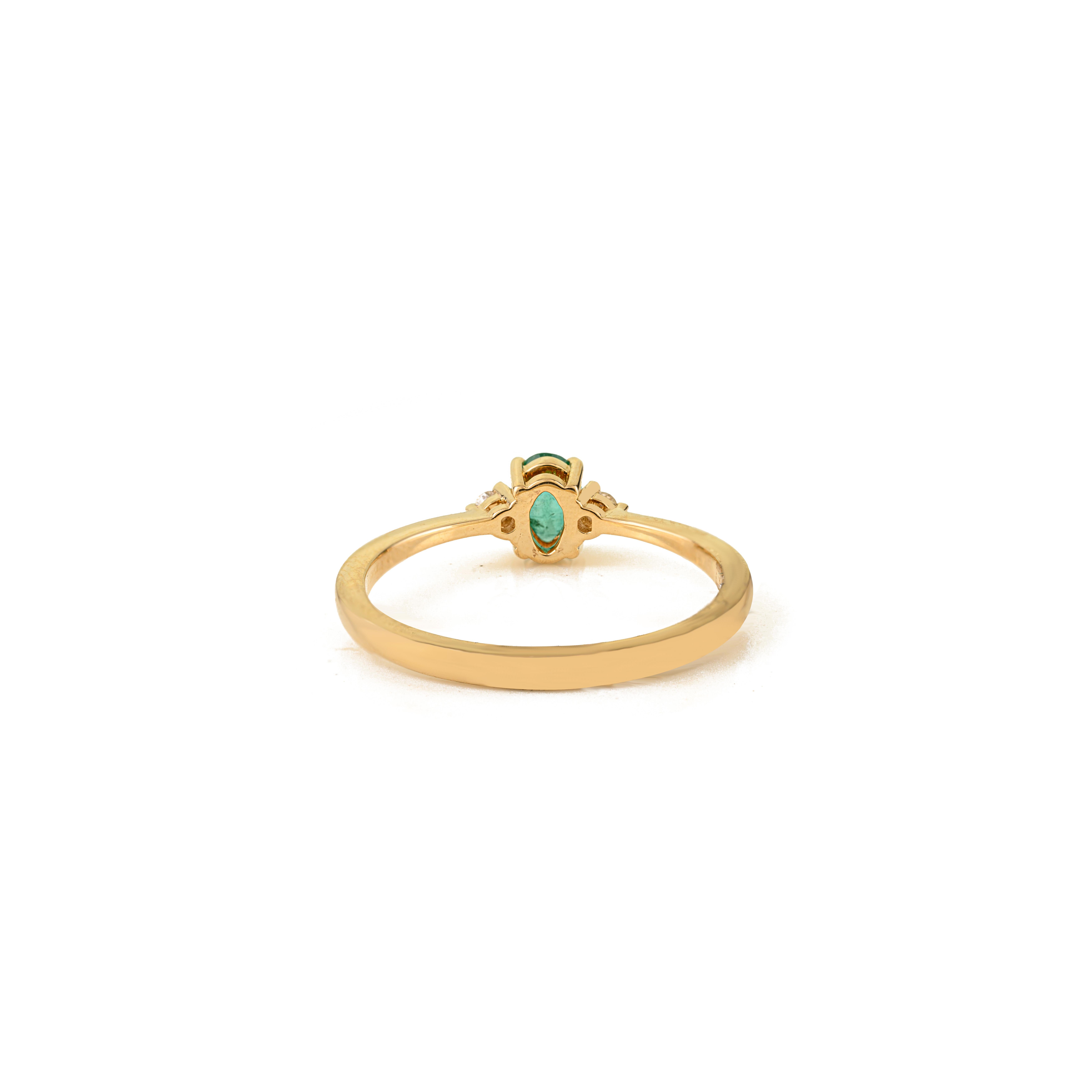 For Sale:  Minimal 14K Yellow Gold Three Stone Ring with Oval Cut Natural Emerald & Diamond 5