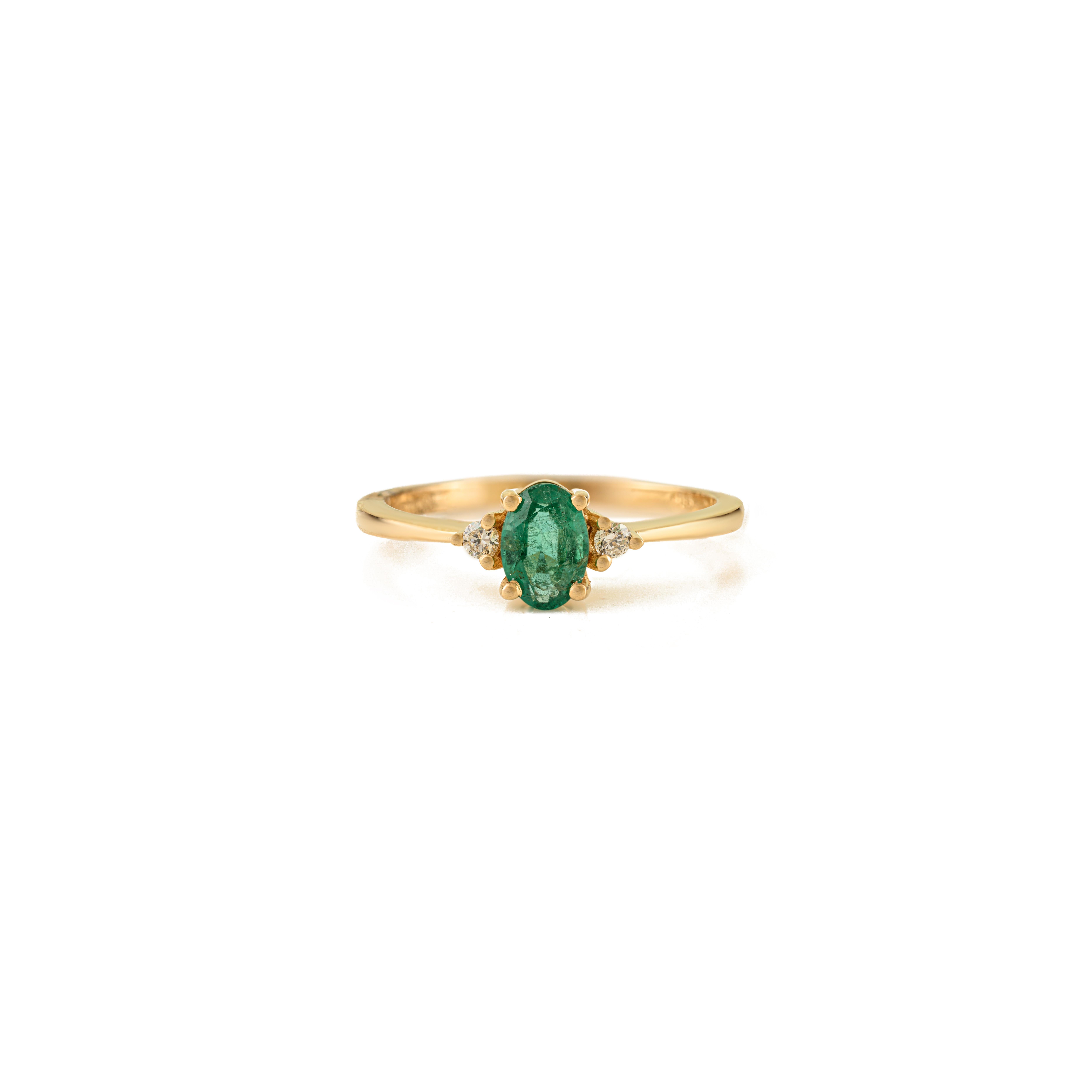 For Sale:  Minimal 14K Yellow Gold Three Stone Ring with Oval Cut Natural Emerald & Diamond 9