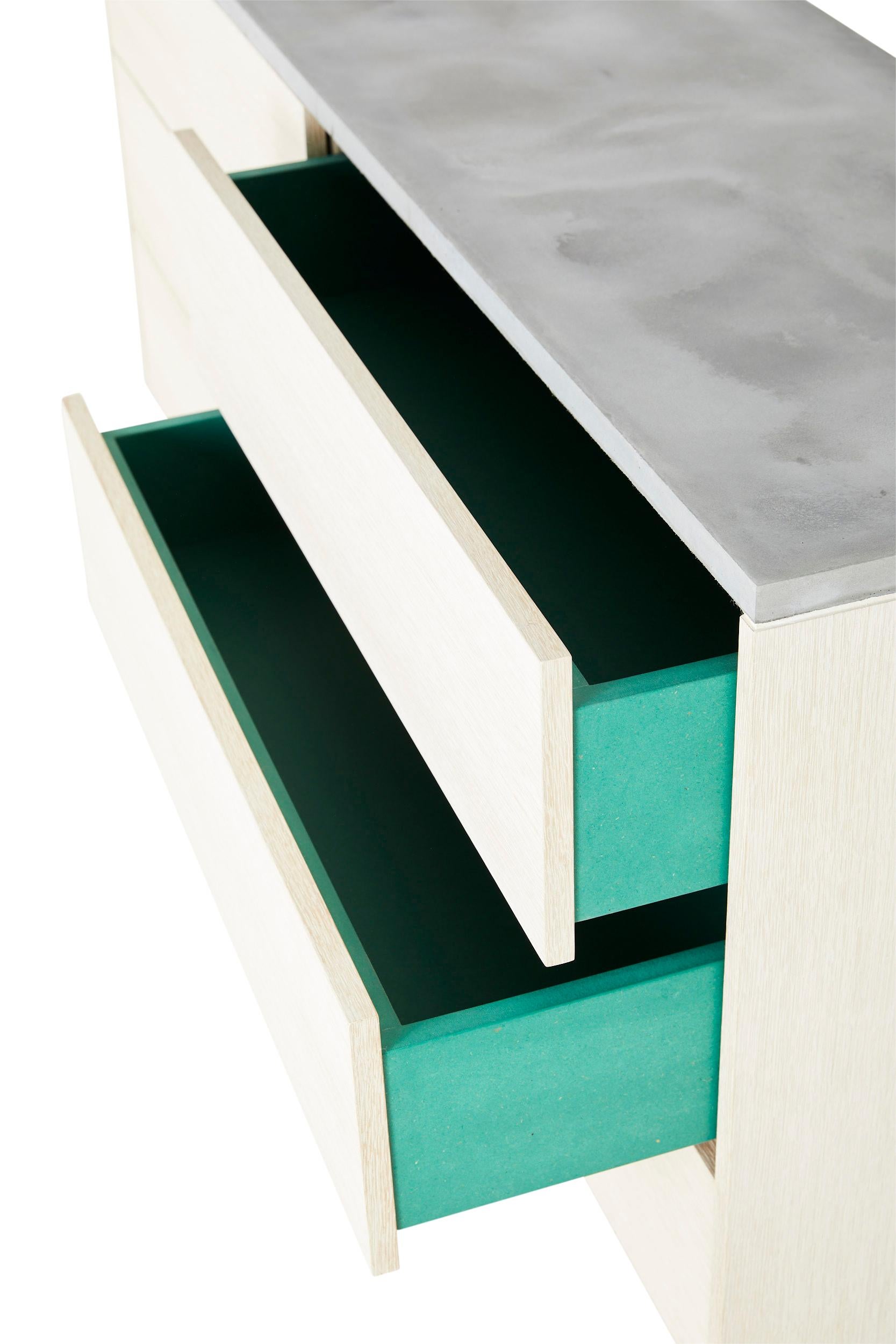 Kommode „Janice Dresser“ mit 6 Schubladen aus Beton, weißer Eiche und mintgrünem Interieur im Angebot 3