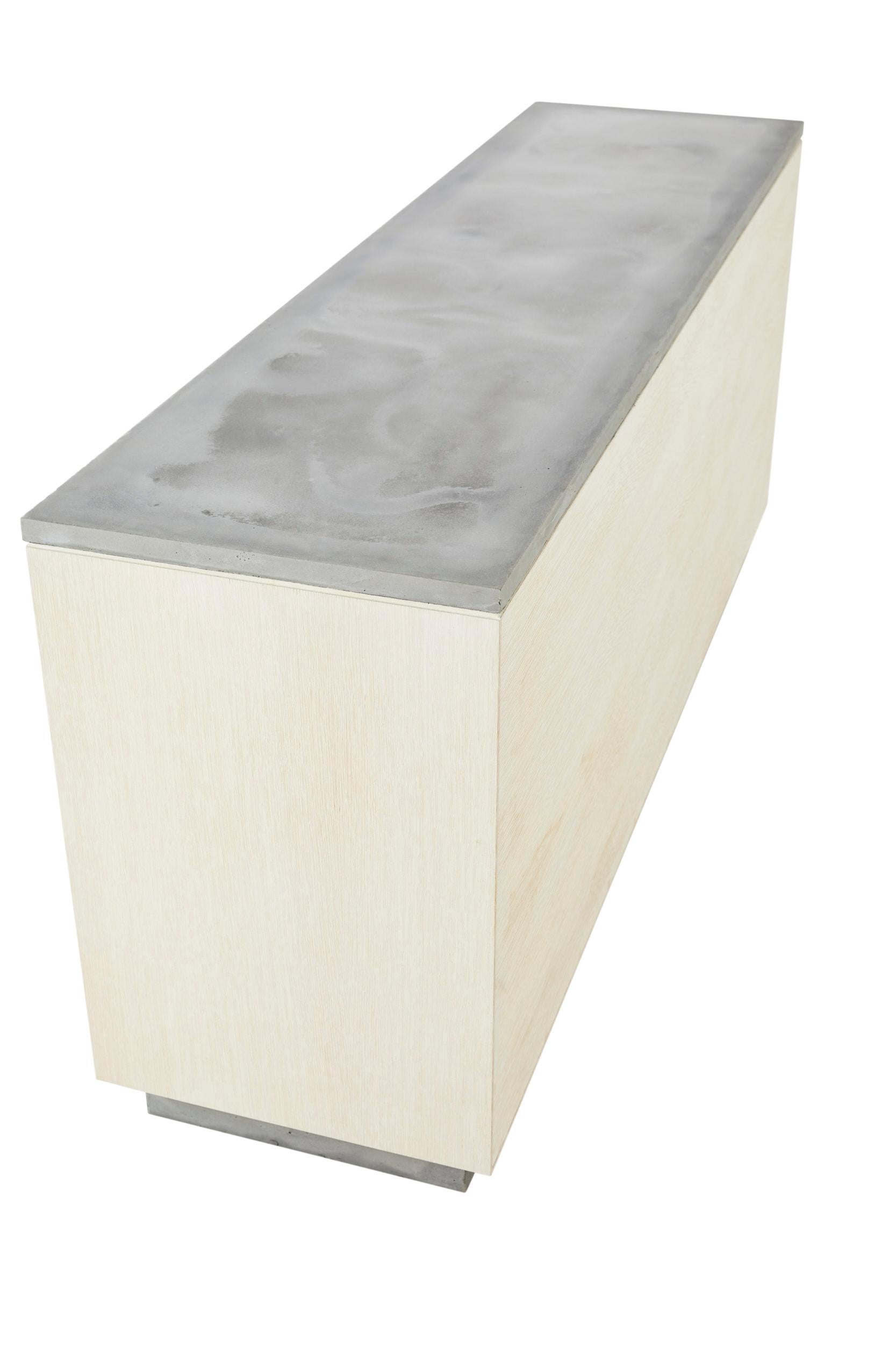 Kommode „Janice Dresser“ mit 6 Schubladen aus Beton, weißer Eiche und mintgrünem Interieur im Angebot 4