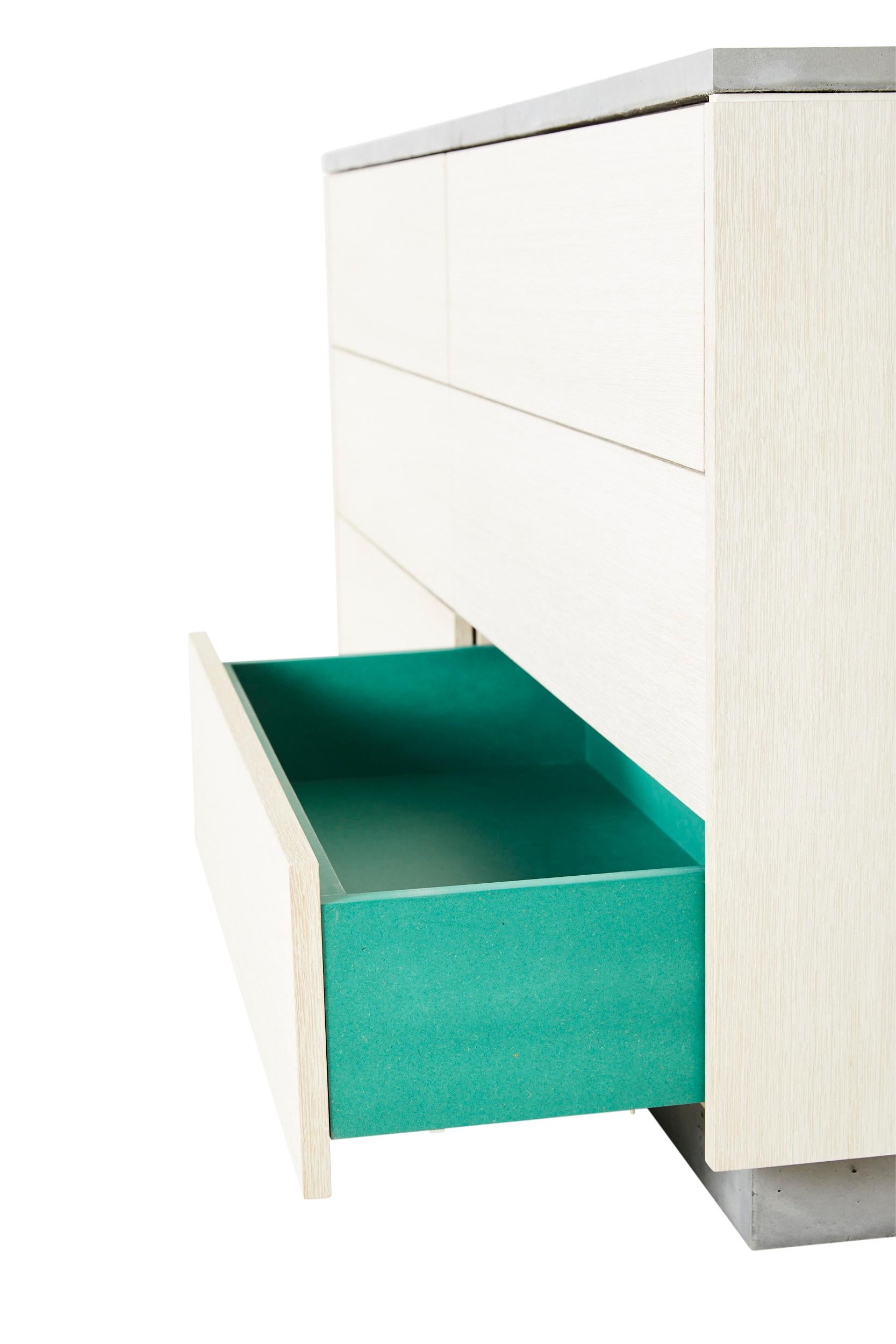 Kommode „Janice Dresser“ mit 6 Schubladen aus Beton, weißer Eiche und mintgrünem Interieur im Angebot 6