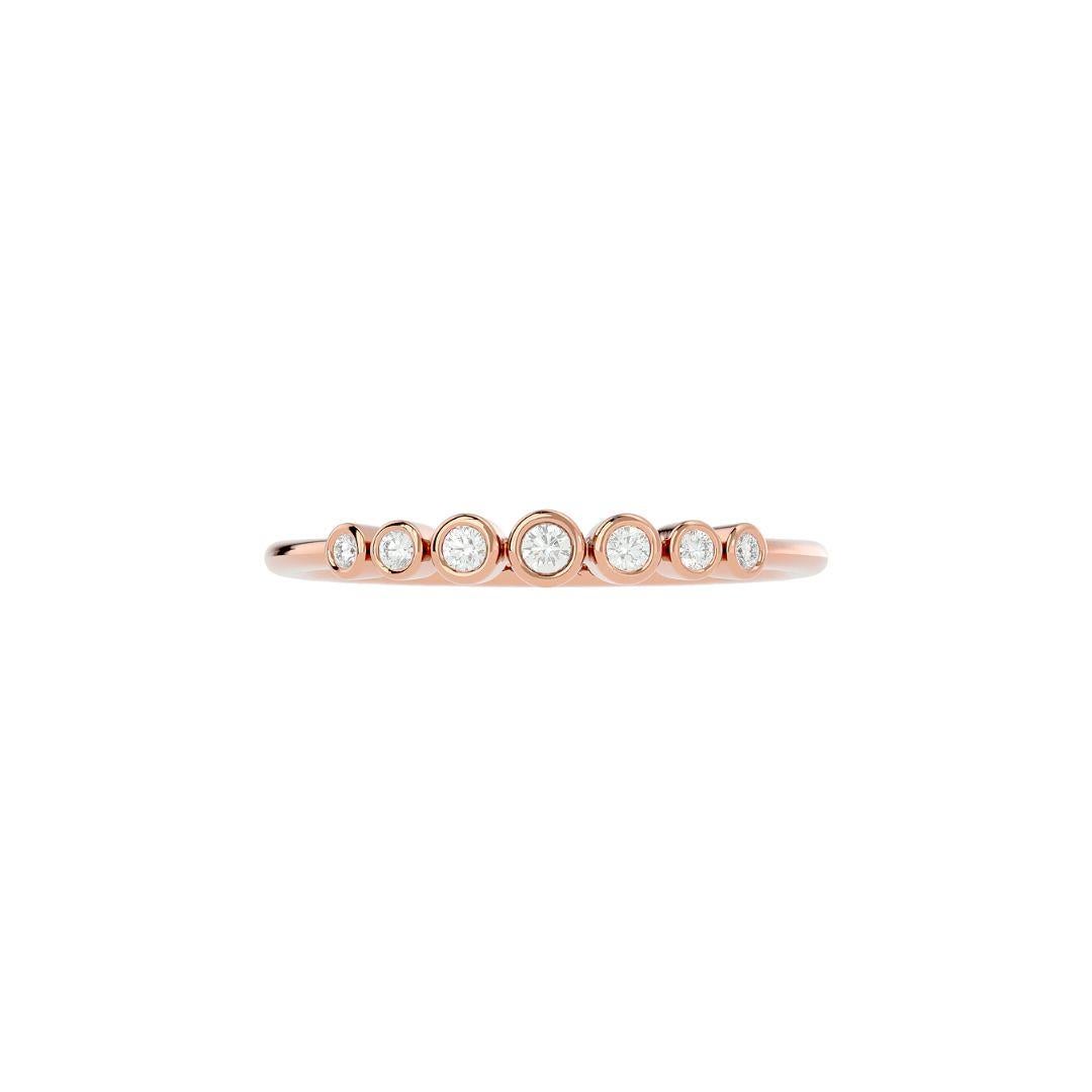 Elemente
Wie der Name schon sagt, ist der Minimal 7 Diamond Ring ein klassischer Ring mit 7 funkelnden runden Diamanten in Gold gefasst.

Innovation
Diese Art von Ring soll das Aussehen der Trägerin oder des Trägers subtil unterstreichen
 
Stil
Ein