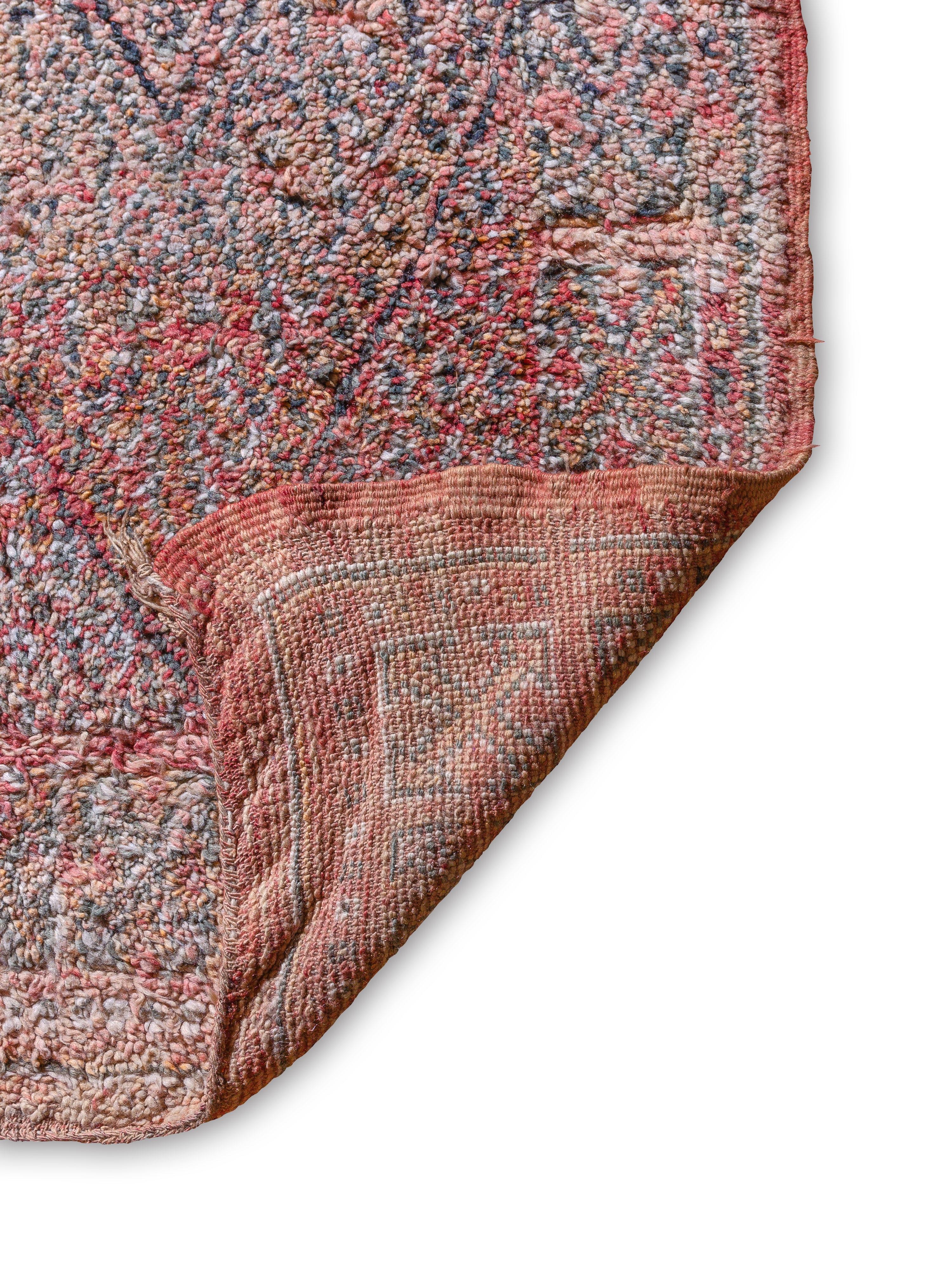Minimal And Bold Moroccan Beni M'Guild Carpet Curated By Breuckelen Berber In Good Condition For Sale In Brooklyn, US