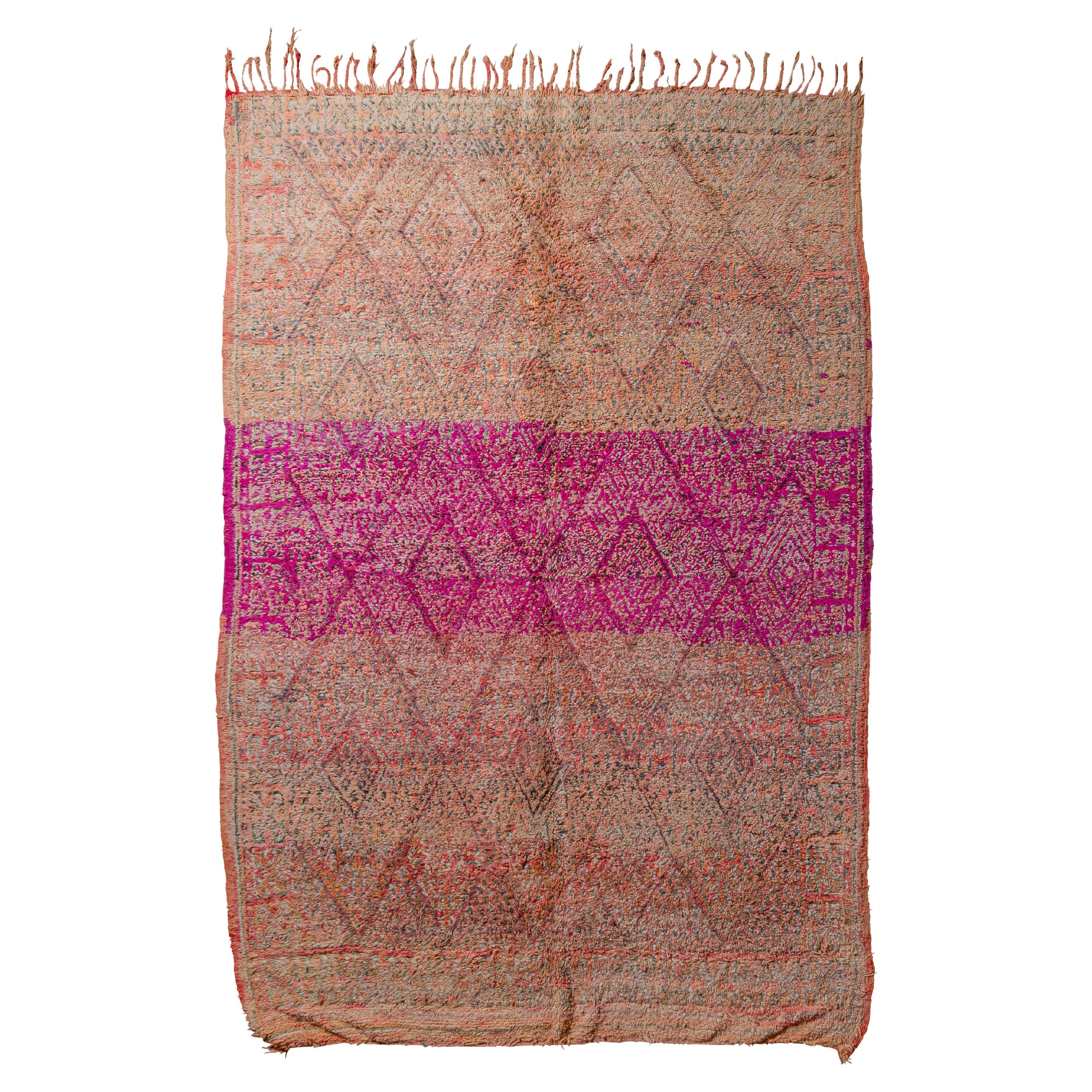 Tapis marocain minimal et audacieux de Beni M'Guild Curated by Breuckelen Berber