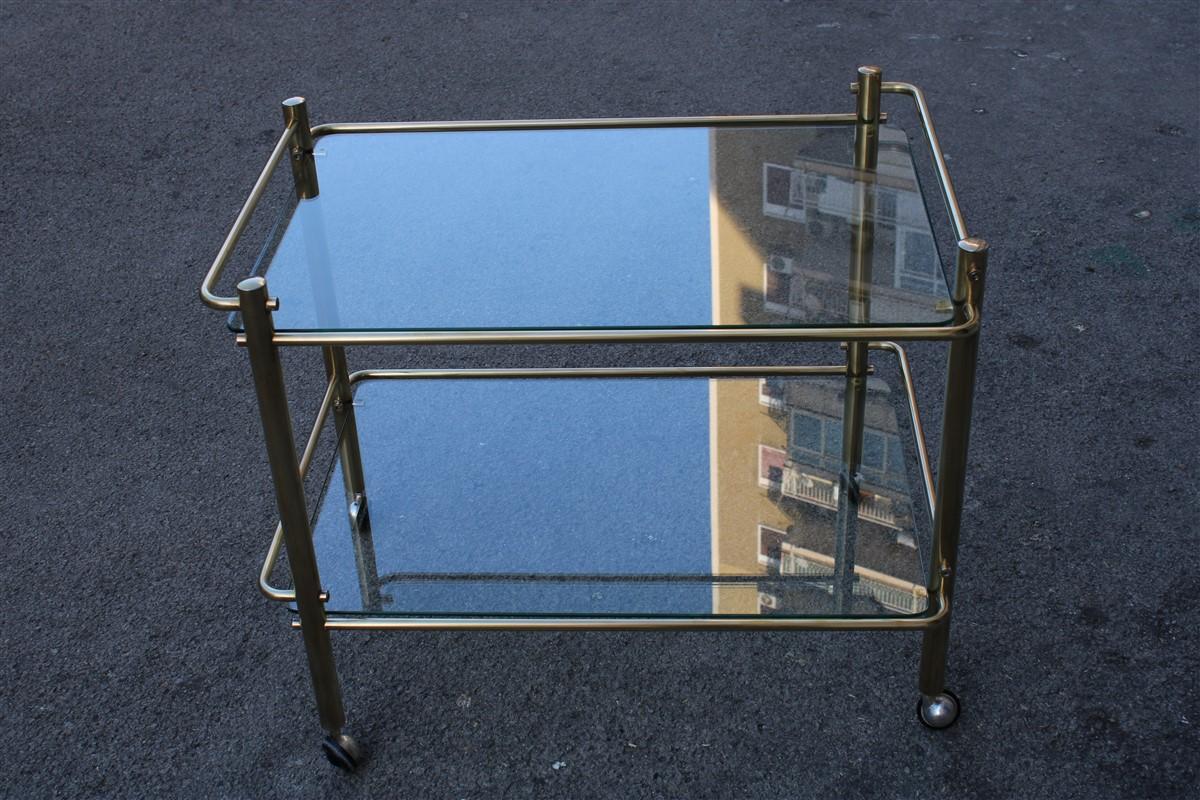 Carrito de bar minimalista de diseño italiano Latón dorado de los años 70 Tapa de cristal transparente en venta 6