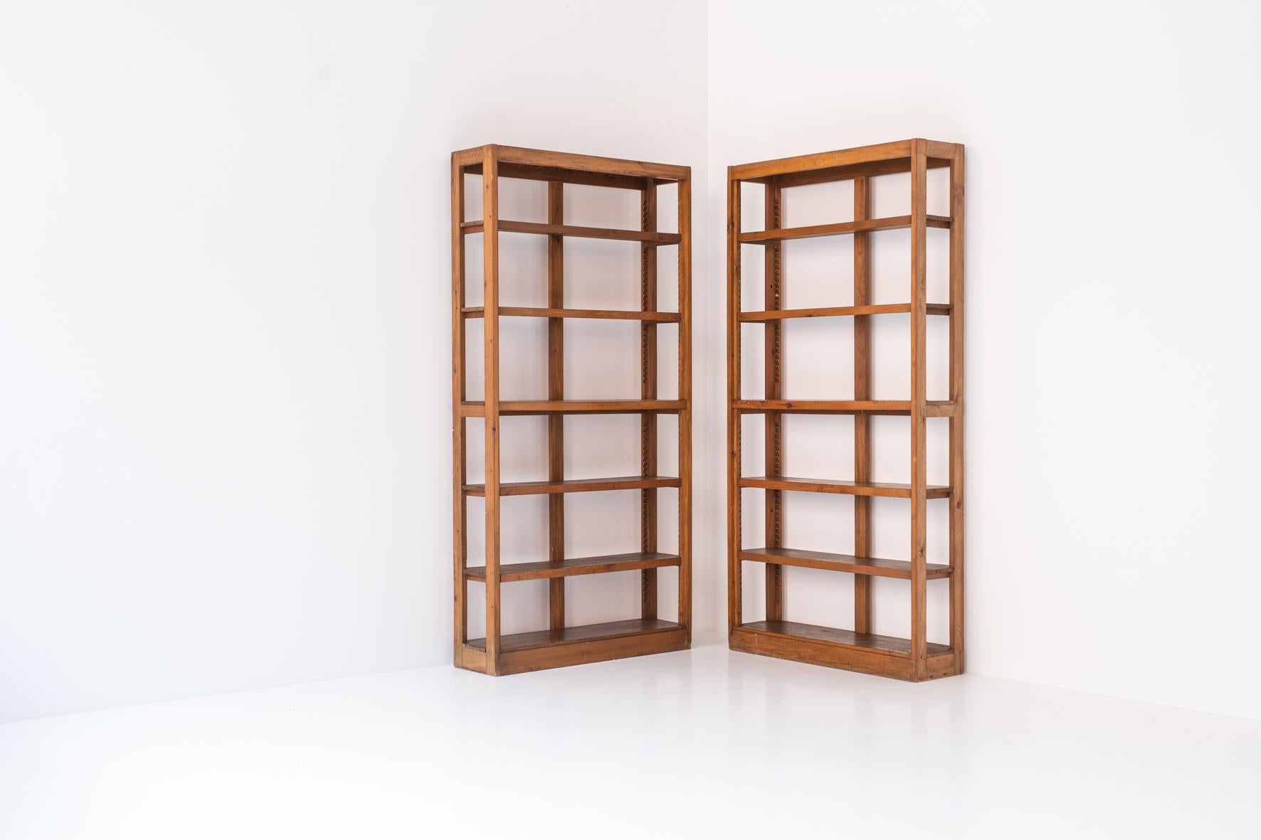Minimal bookcase in solid elm in the manner of Pierre Chapo, France 1960s 7