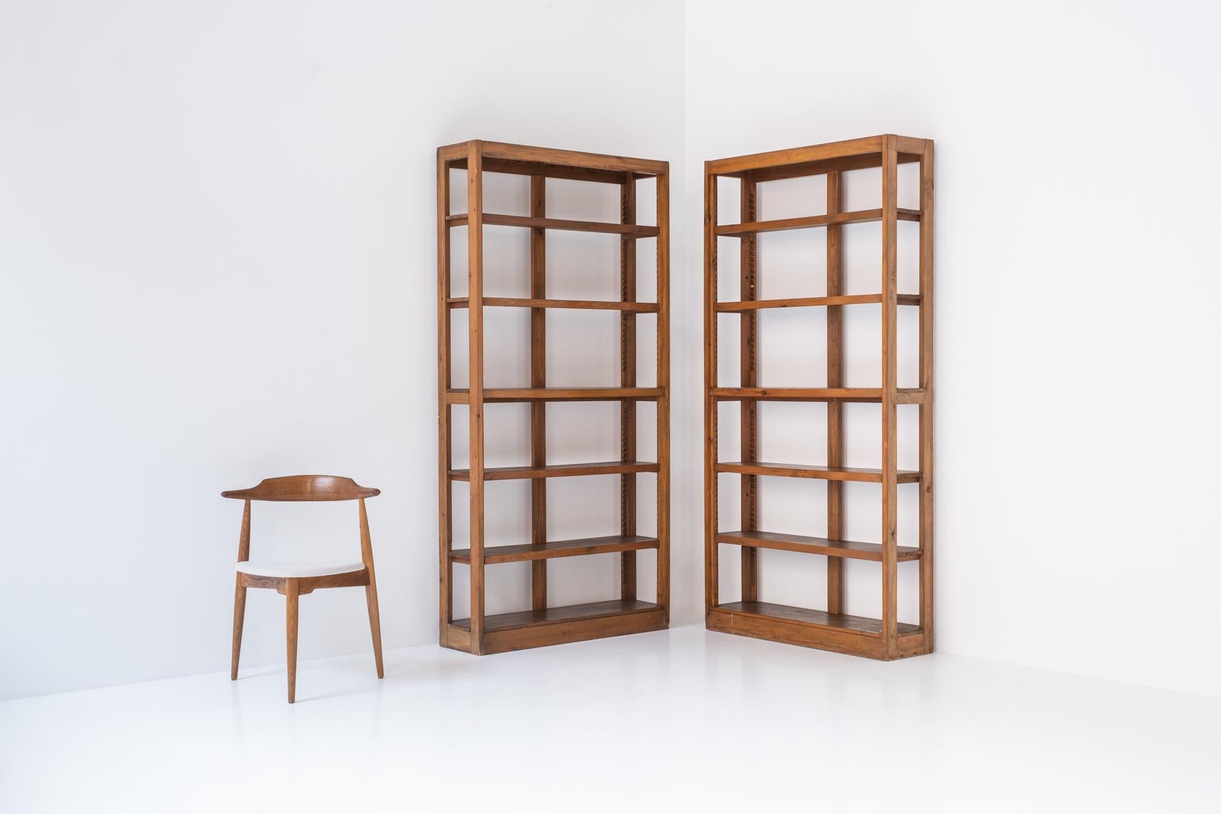 Minimal bookcase in solid elm in the manner of Pierre Chapo, France 1960s 8