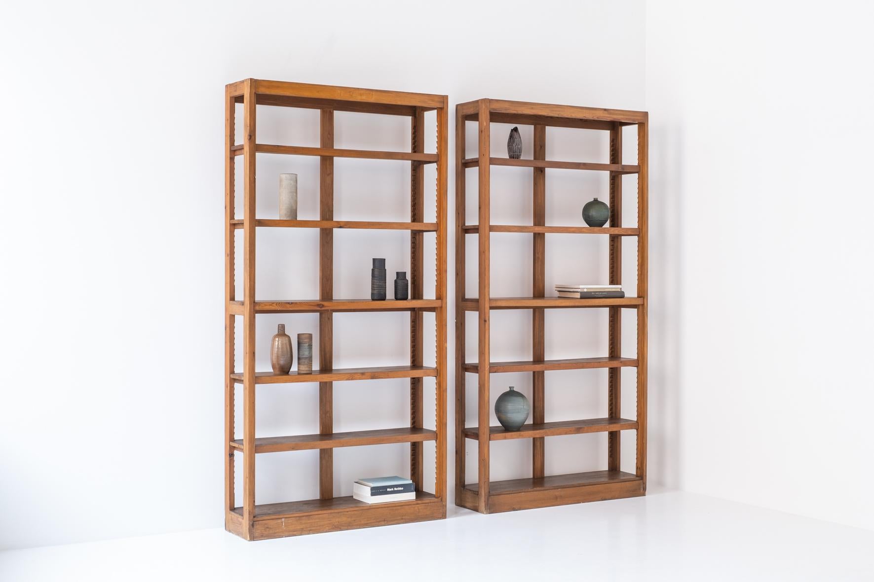 Minimal bookcase in solid elm in the manner of Pierre Chapo, France 1960s 9