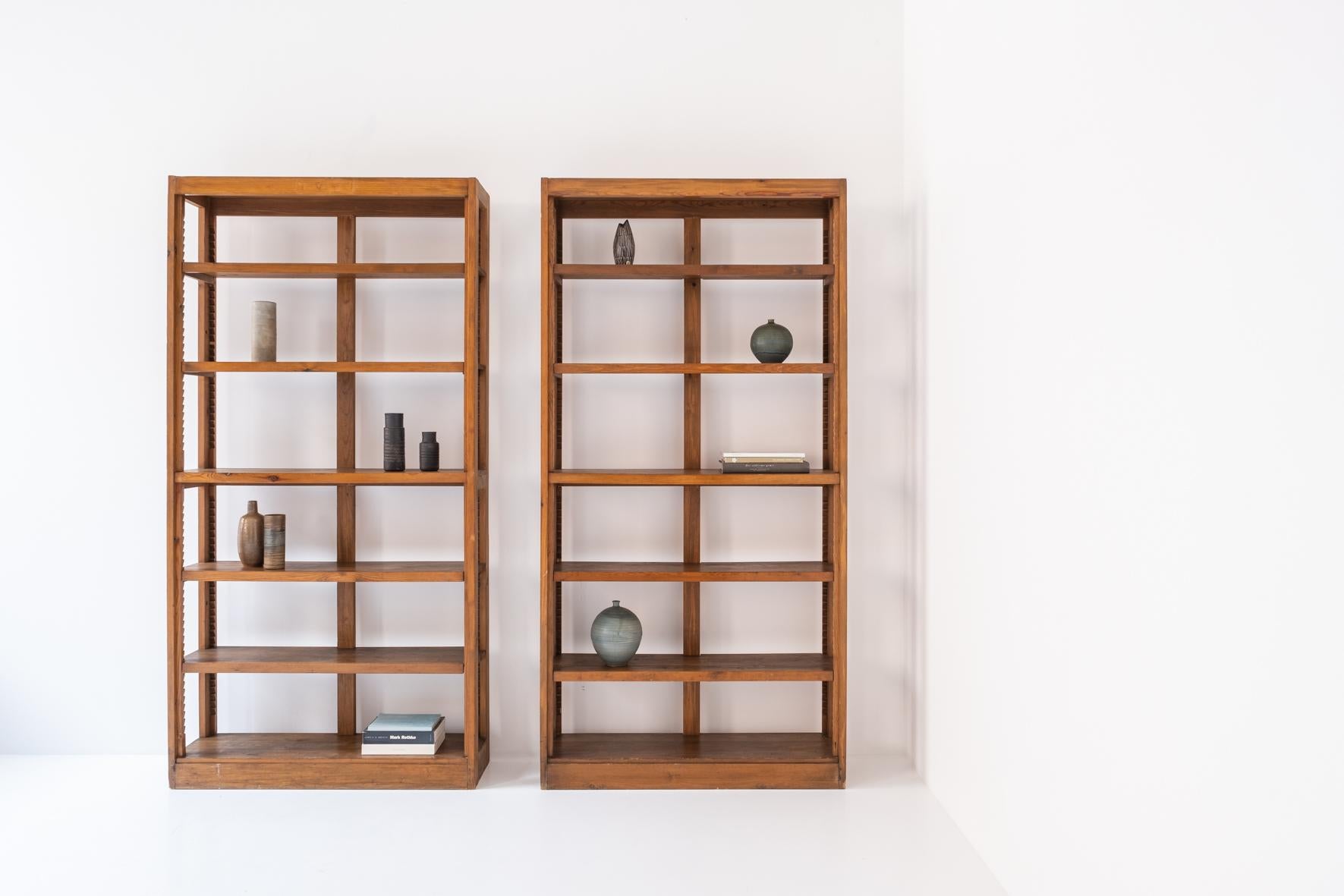 Mid-Century Modern Minimal bookcase in solid elm in the manner of Pierre Chapo, France 1960s