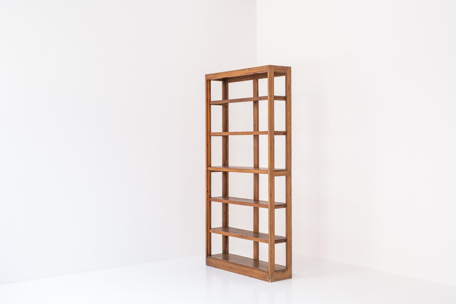 Mid-20th Century Minimal bookcase in solid elm in the manner of Pierre Chapo, France 1960s