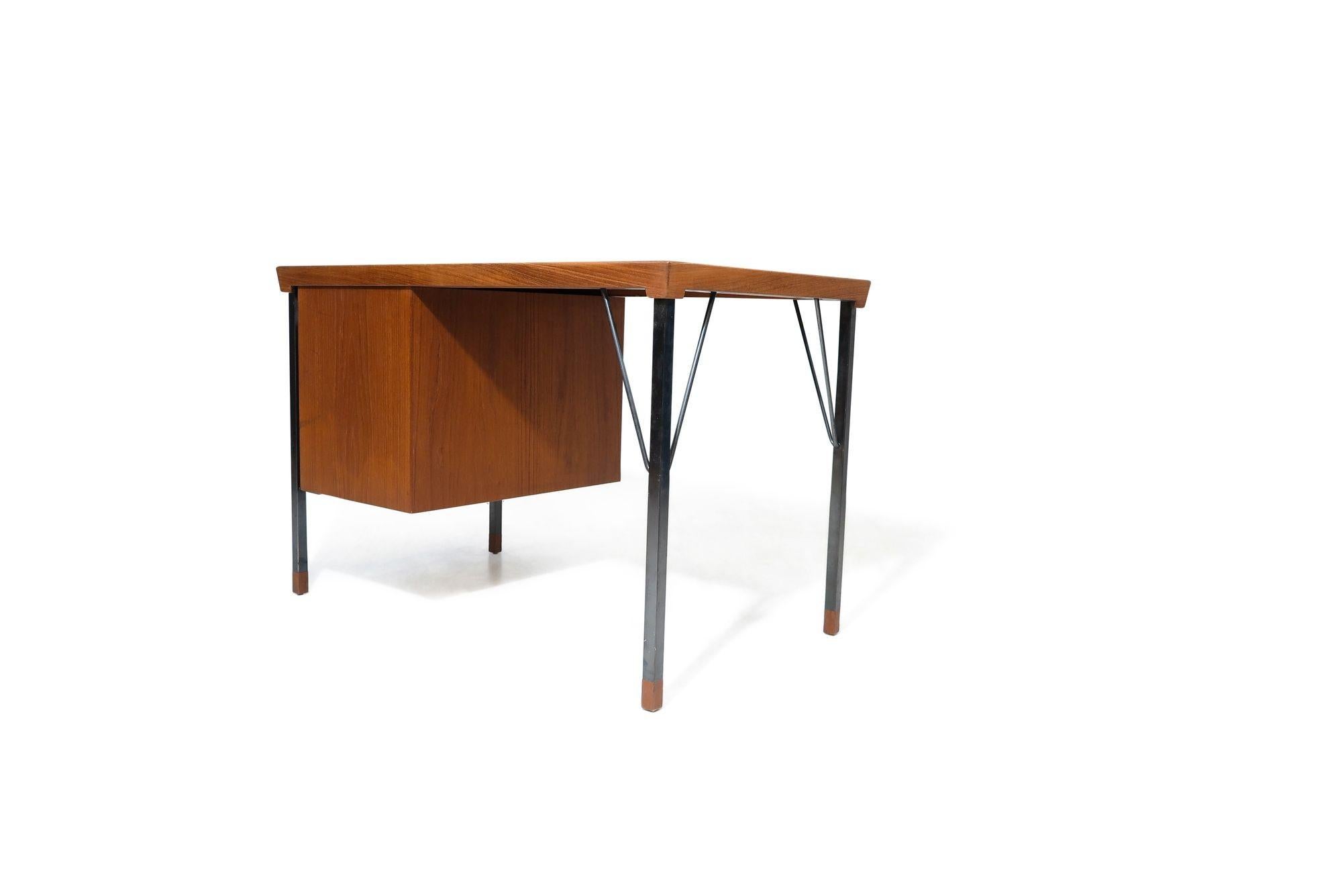 Minimal Danish Designed Teak Desk By Peter Hvidt For Sale 4