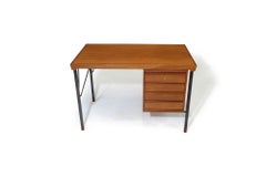 Scrivania in teak di Peter Hvidt, dal design danese minimale