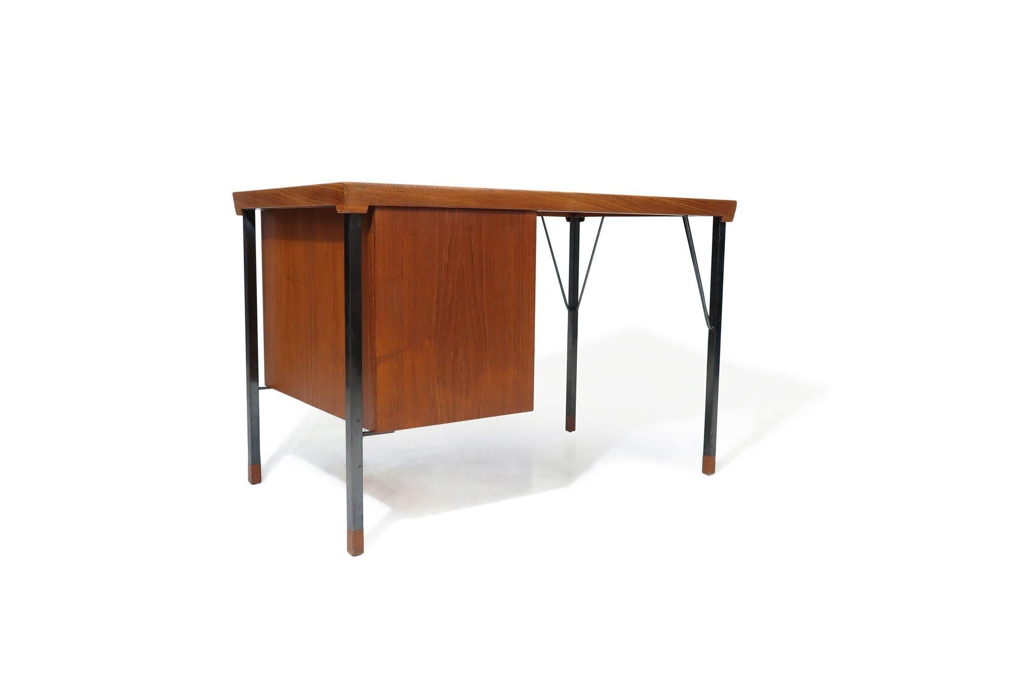 Minimal Danish Designed Teak Desk By Peter Hvidt For Sale 2