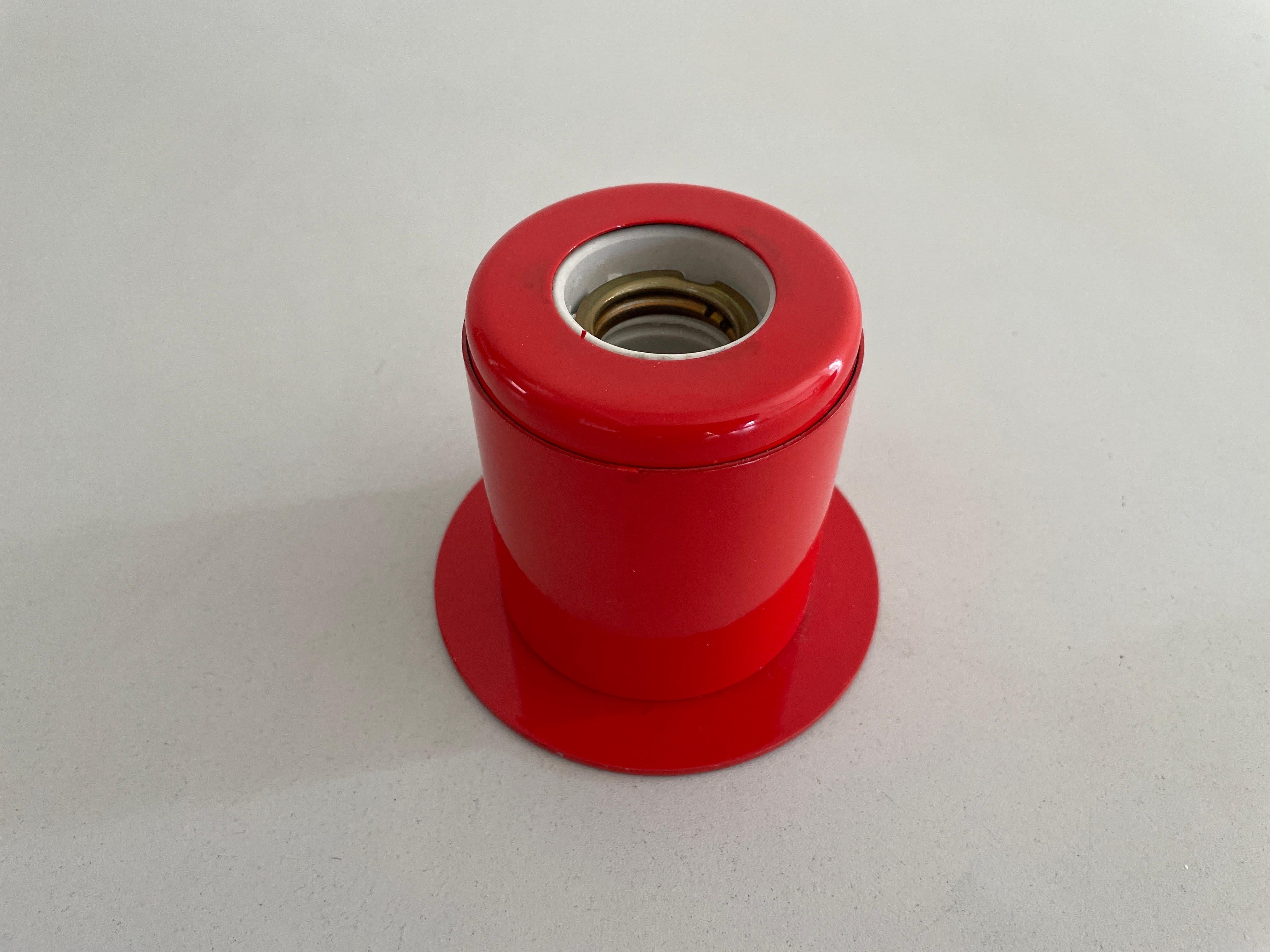 Métal Paire d'appliques en métal orange au design minimal Attr. à Artemide, années 1970, Italie en vente