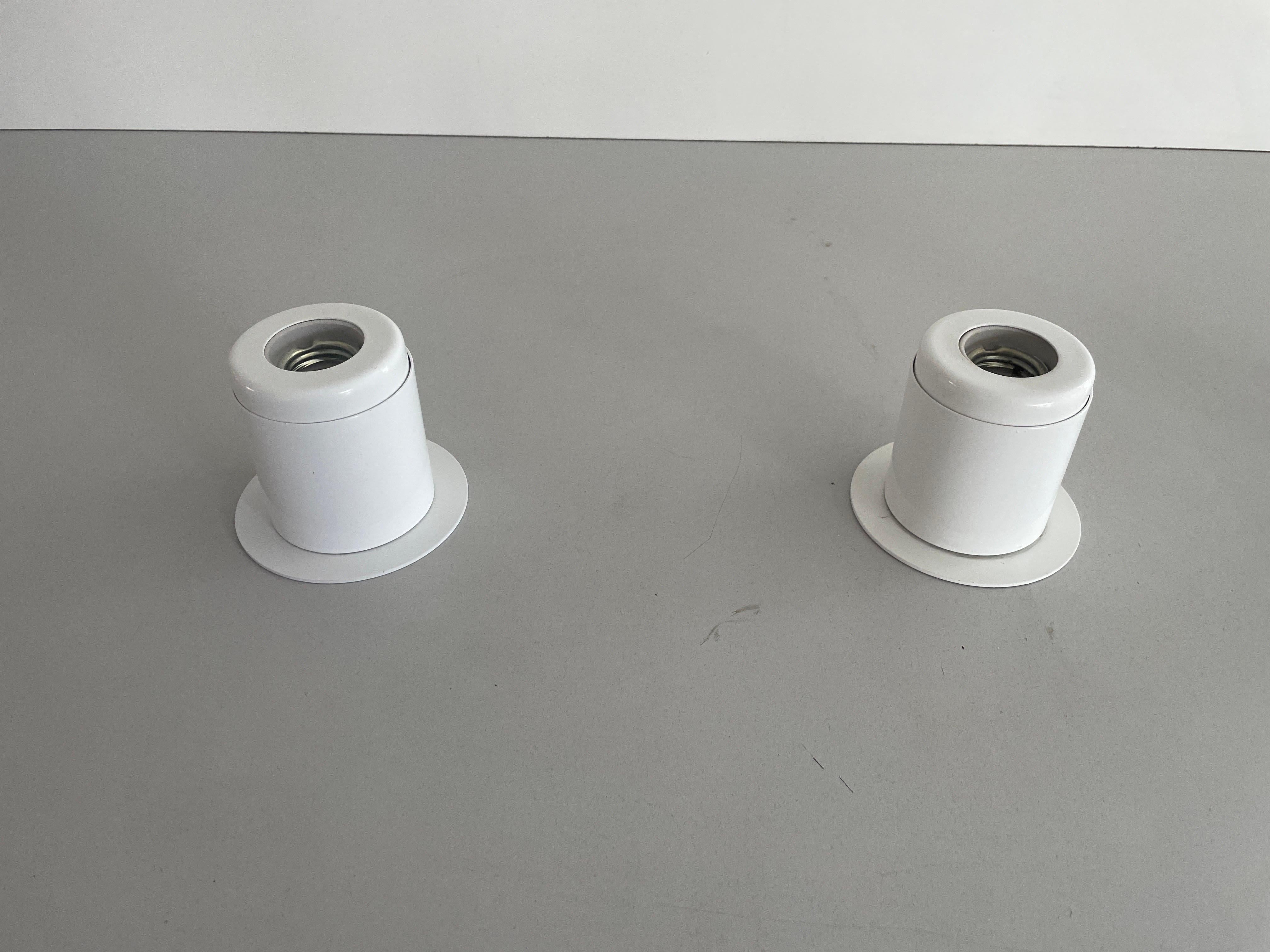 Paire de lampes murales en métal blanc au design minimal Attr. à Artemide, années 1970, Italie

Des appliques très élégantes et minimalistes. Ils peuvent être utilisés comme lampes de plafond

Les lampes sont en très bon état.

Ces lampes