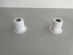 Minimalistisches Design Wandlampenpaar aus weißem Metall Attr. von Artemide, 1970er Jahre, Italien