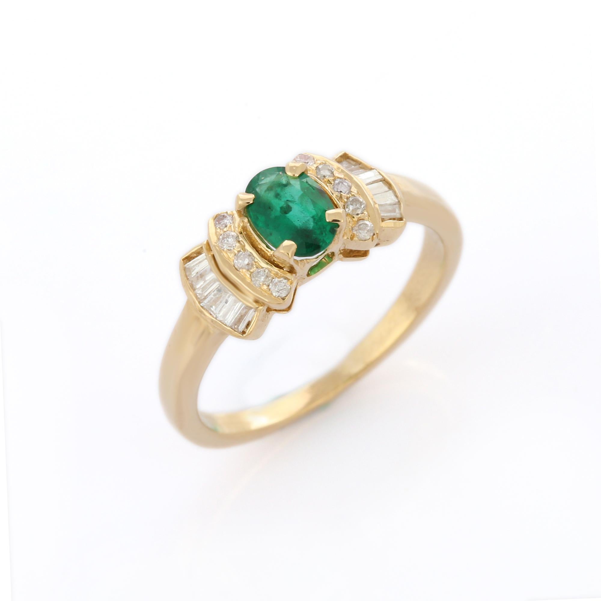 En vente :  Bague de fiançailles en or jaune 14 carats avec émeraude vert vif et diamants pour elle  2