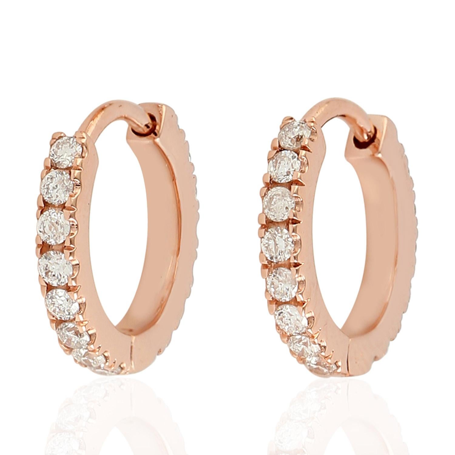 Artigiano Orecchini a cerchio con diamanti minimali in oro rosa 18k in vendita