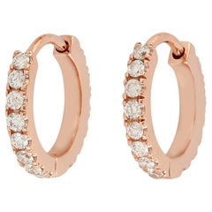 Pendientes de aro de diamantes minimalistas de oro rosa de 18k