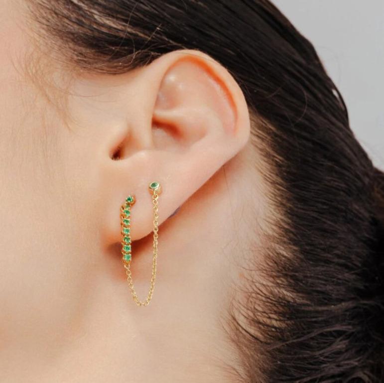 Minimalistische Ohrringe mit doppelter durchbrochener Smaragdkette aus 18 Karat Gelbgold im Zustand „Neu“ im Angebot in Houston, TX