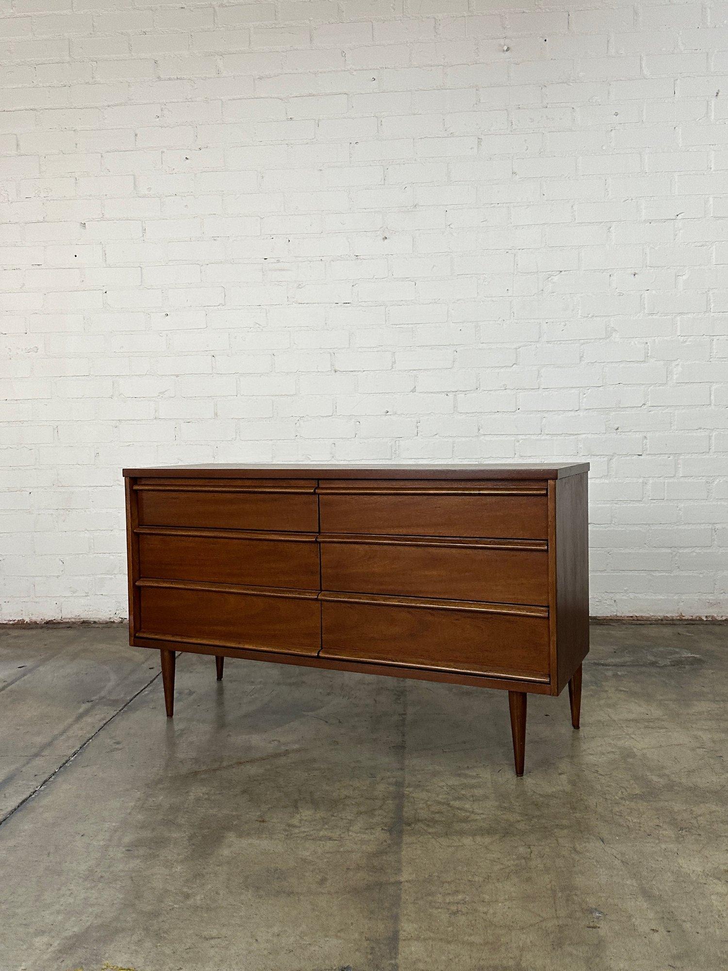 Mid-Century Modern Commode minimaliste Bassett en vente
