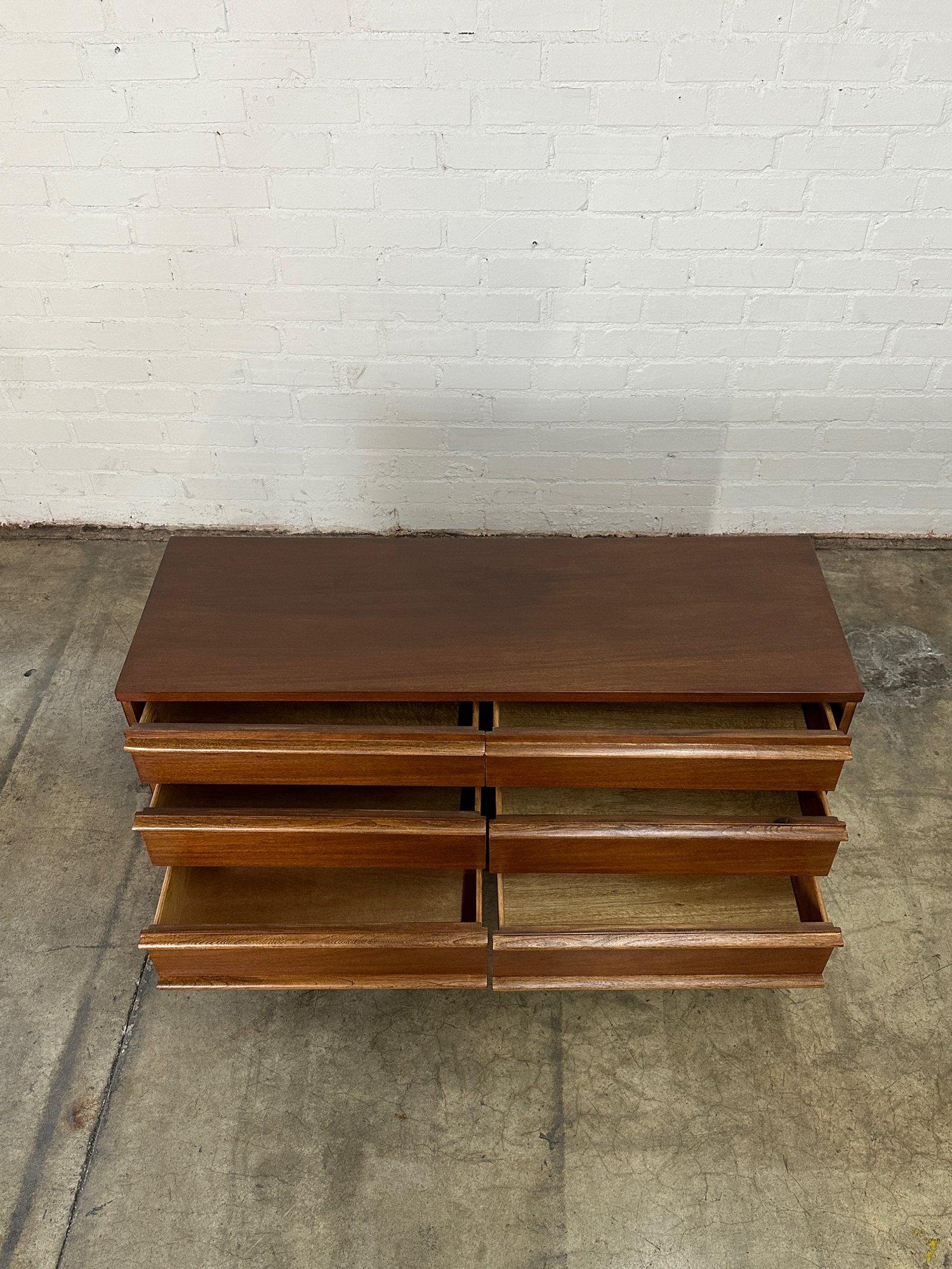 Minimal Dresser by Bassett In Good Condition For Sale In Los Angeles, CA