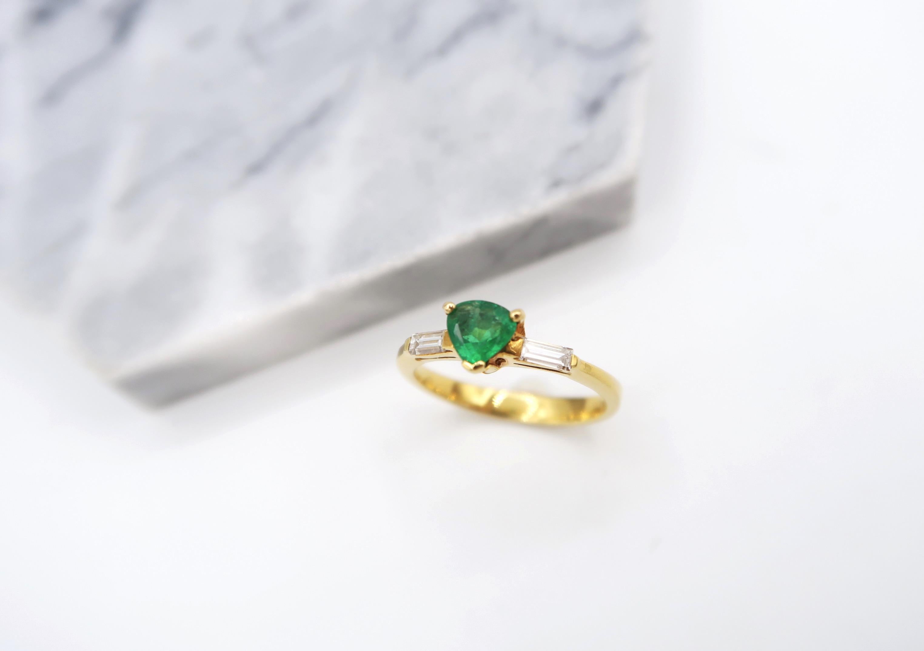 Minimal Emerald Baguette Diamond Crown Ring w/ Hidden Heart in 18K Yellow Gold 

Gold: 18K Yellow Gold 2.47 g
Emerald: 0.50 ct
Diamond: 0.10 ct

Ring size: 49 1/2, US 5 1/4, UK J 