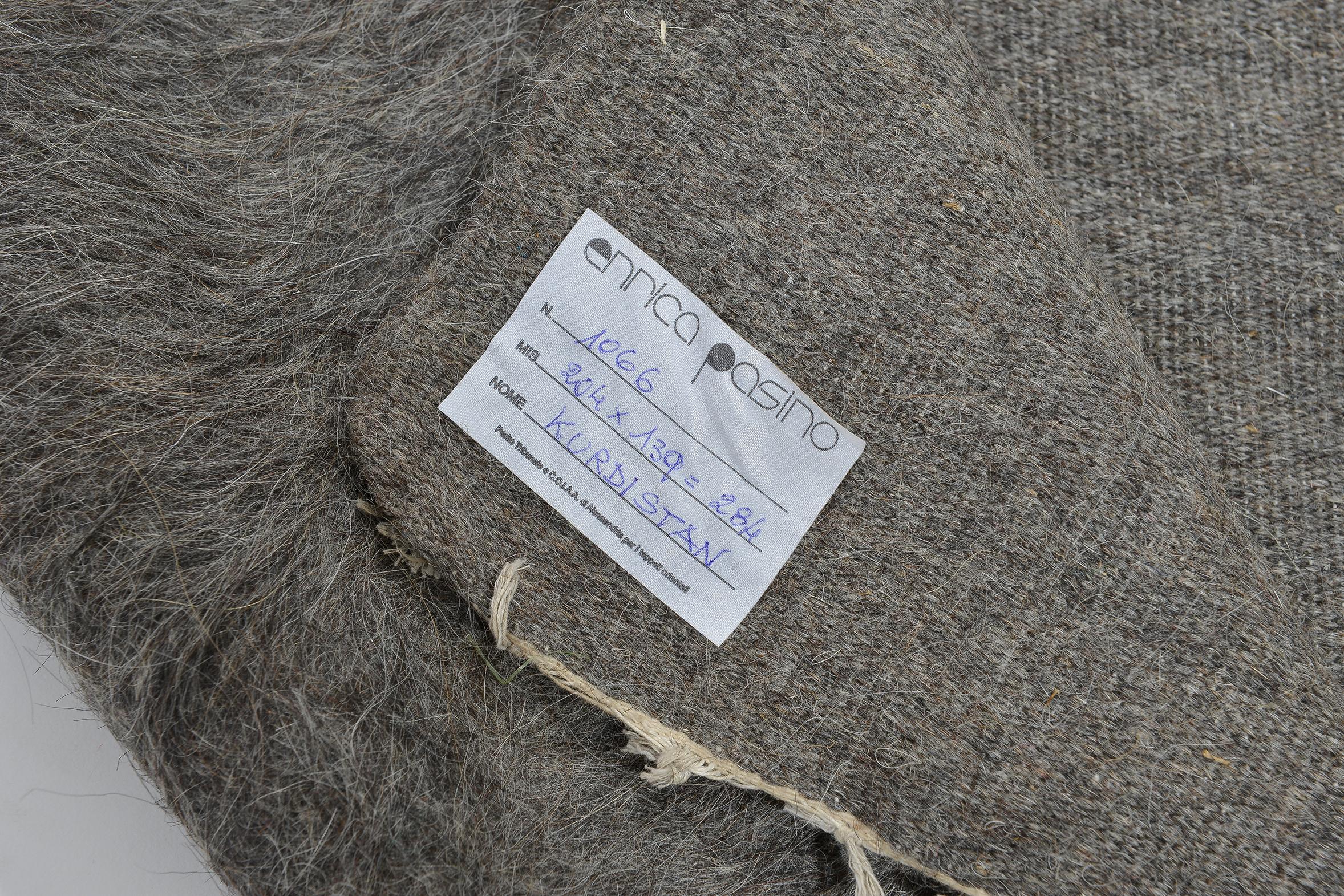  Kurdistaner Mohair-Wollteppich oder Bezugsstoff im modernen Stil (Kaukasisch) im Angebot