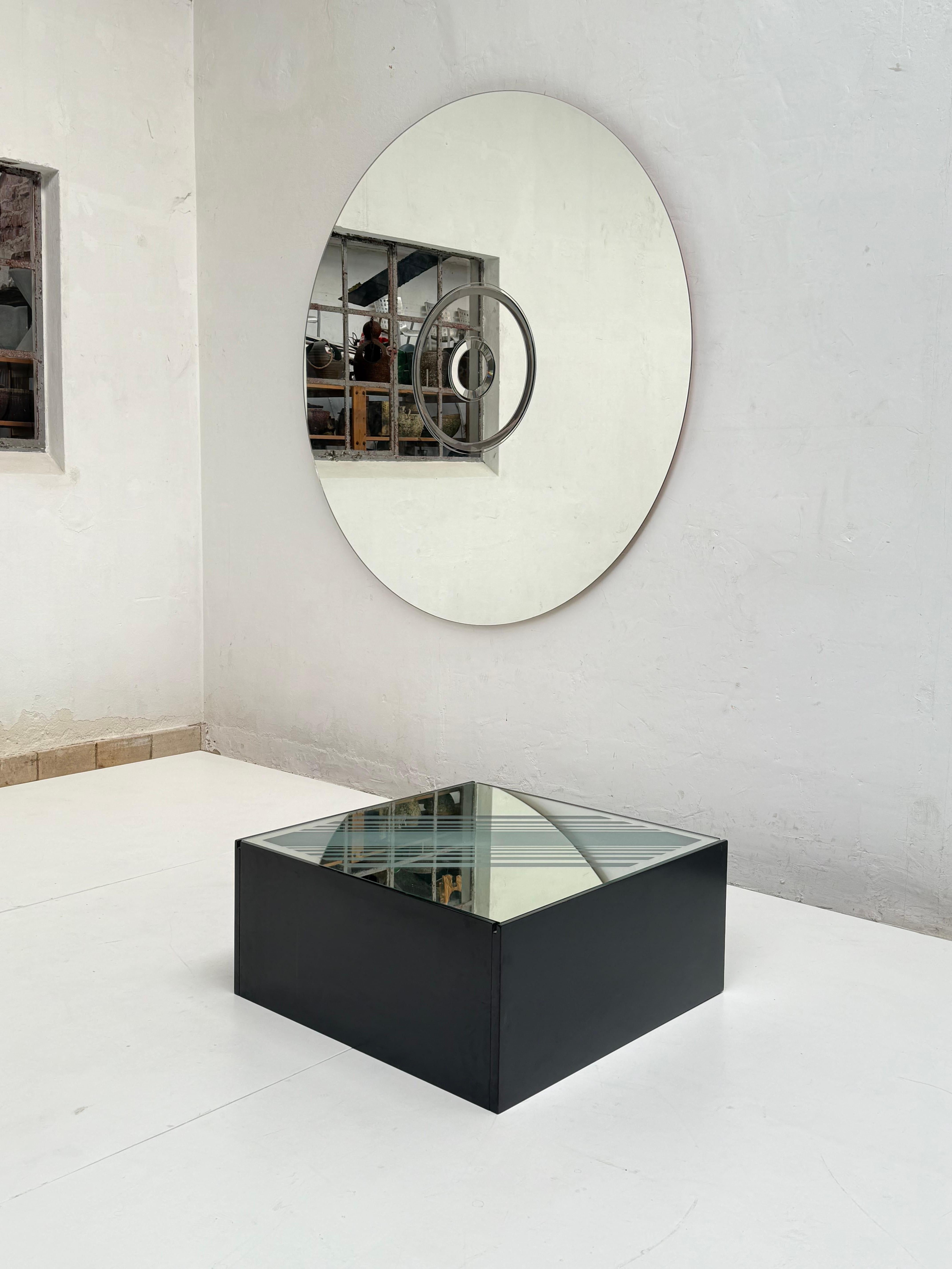 Table basse minimaliste éclairée en miroir et verre gravé Italie Circa 1980 en vente 8