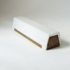 Lámpara de pared minimalista italiana de los años 50 de latón y plexiglás.