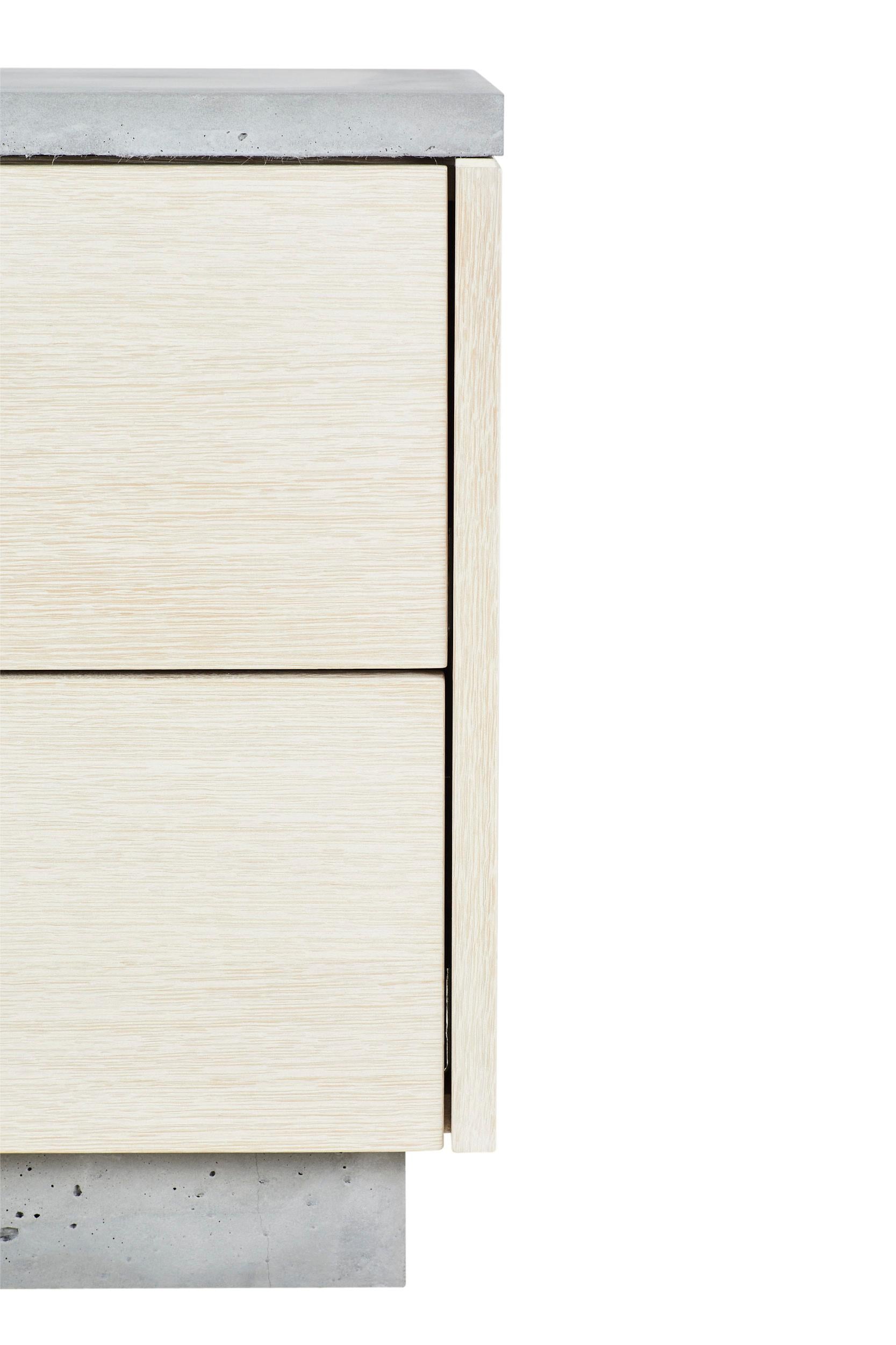 Minimalistischer Beistelltisch „Janice“ aus Beton, weißer Eiche und mintgrünem Innenraum im Angebot 7