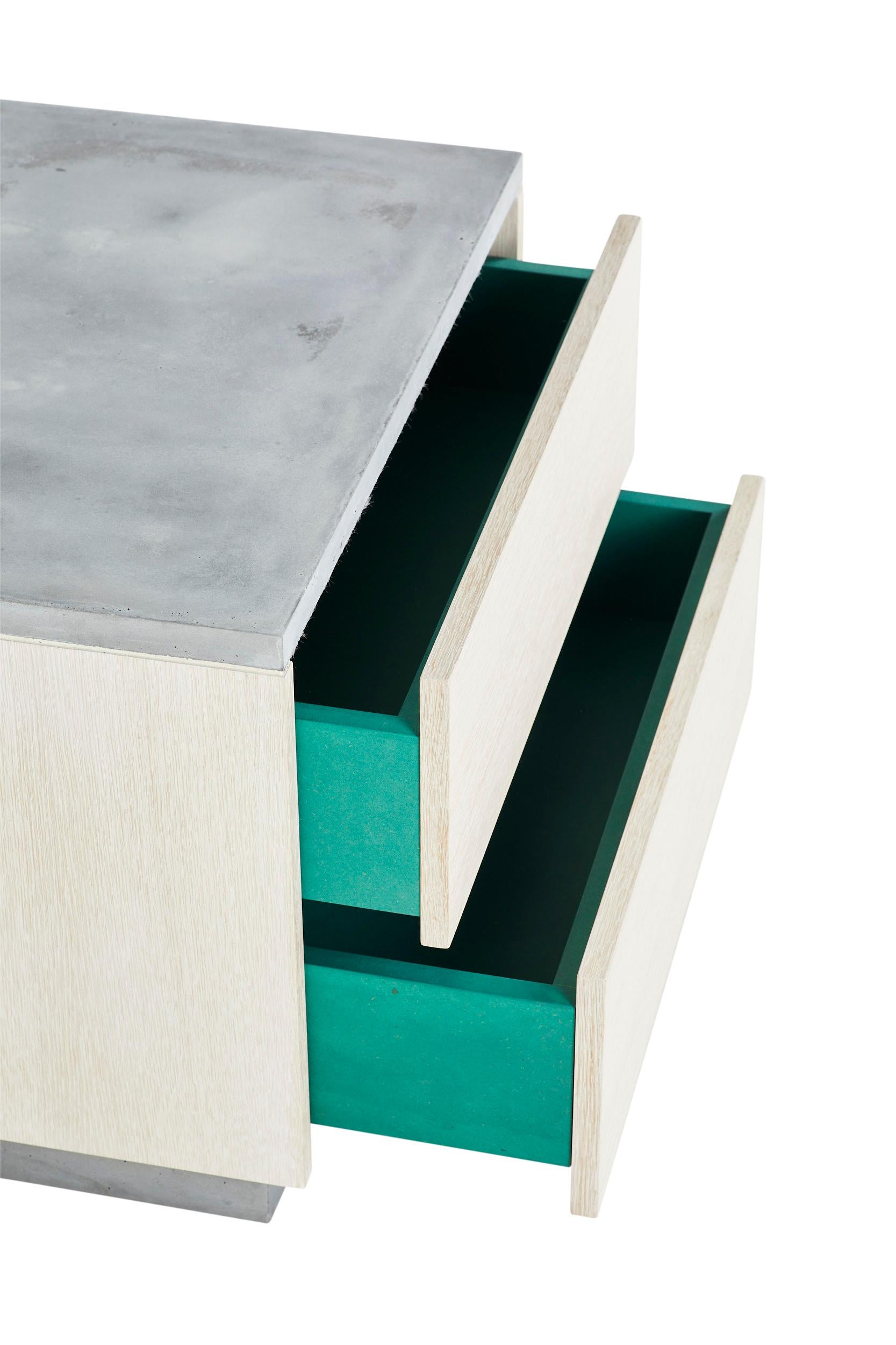 Minimalistischer Beistelltisch „Janice“ aus Beton, weißer Eiche und mintgrünem Innenraum im Angebot 2
