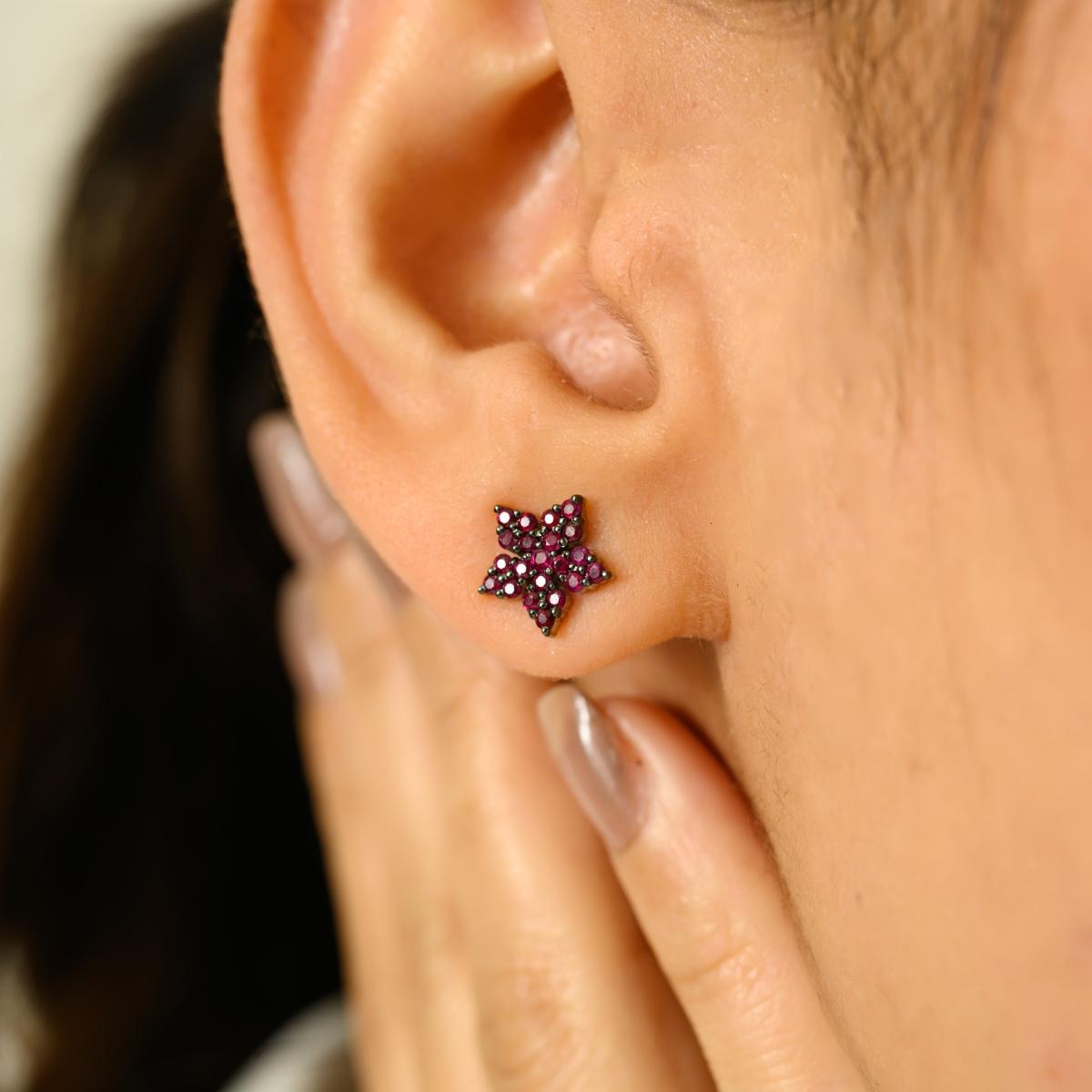 Round Cut Minimal July Birthstone Ruby Star Earrings in 14k Solid White Gold Fine Jewelry For Sale