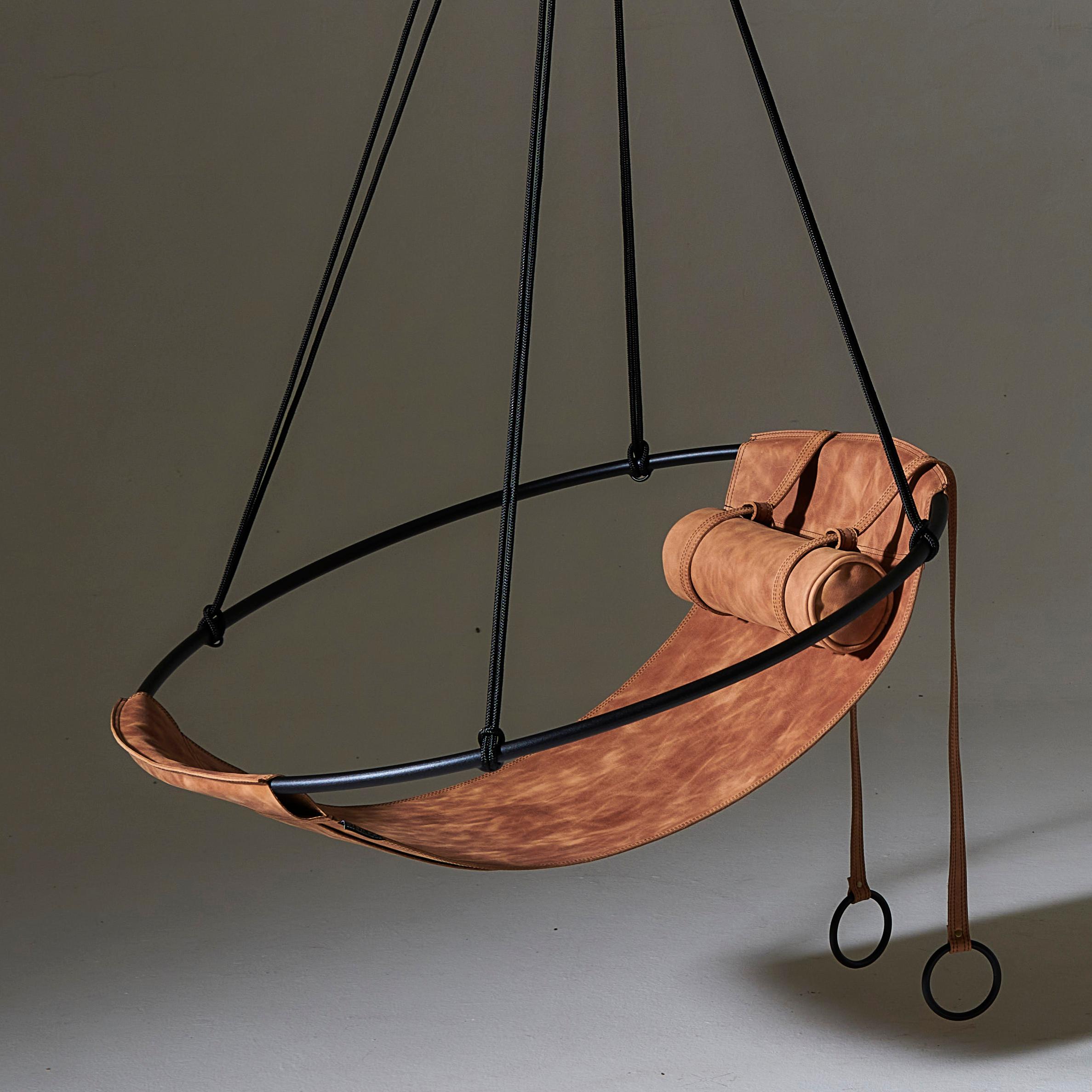 Moderner Leder-Sling-Stuhl (21. Jahrhundert und zeitgenössisch) im Angebot