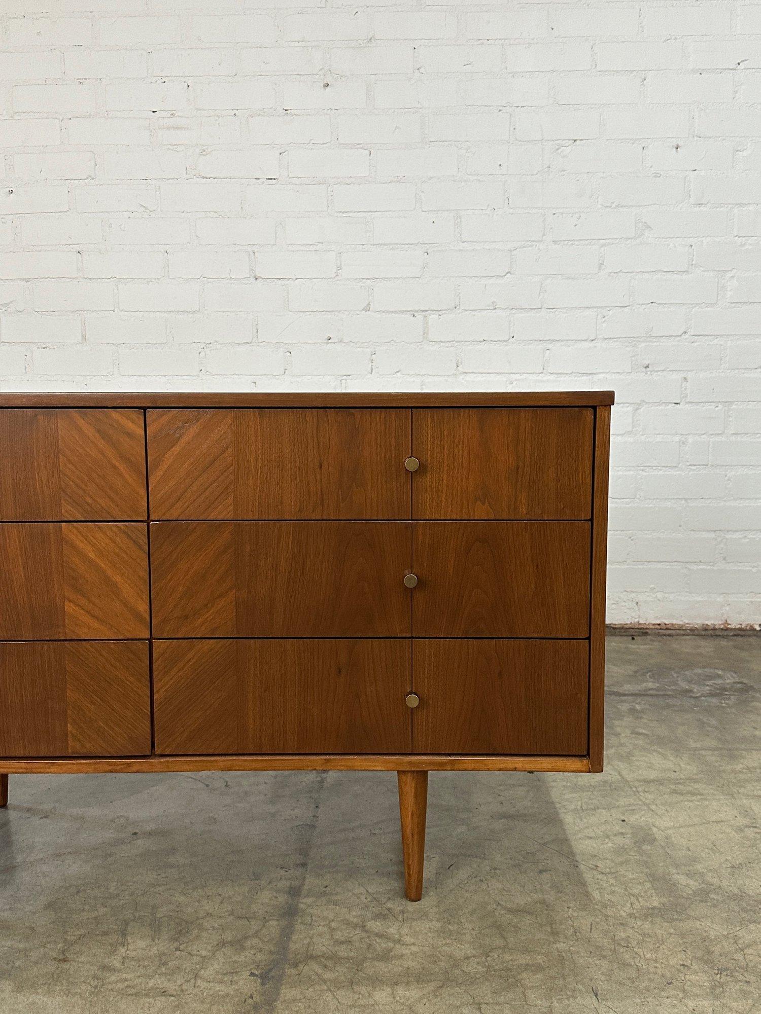 W54 D18 H31.5

Mid Century Dresser in Walnut. Item has been refinished and shows well with no major areas of wear. Item features inlaid grooves and sits on tapered legs. 