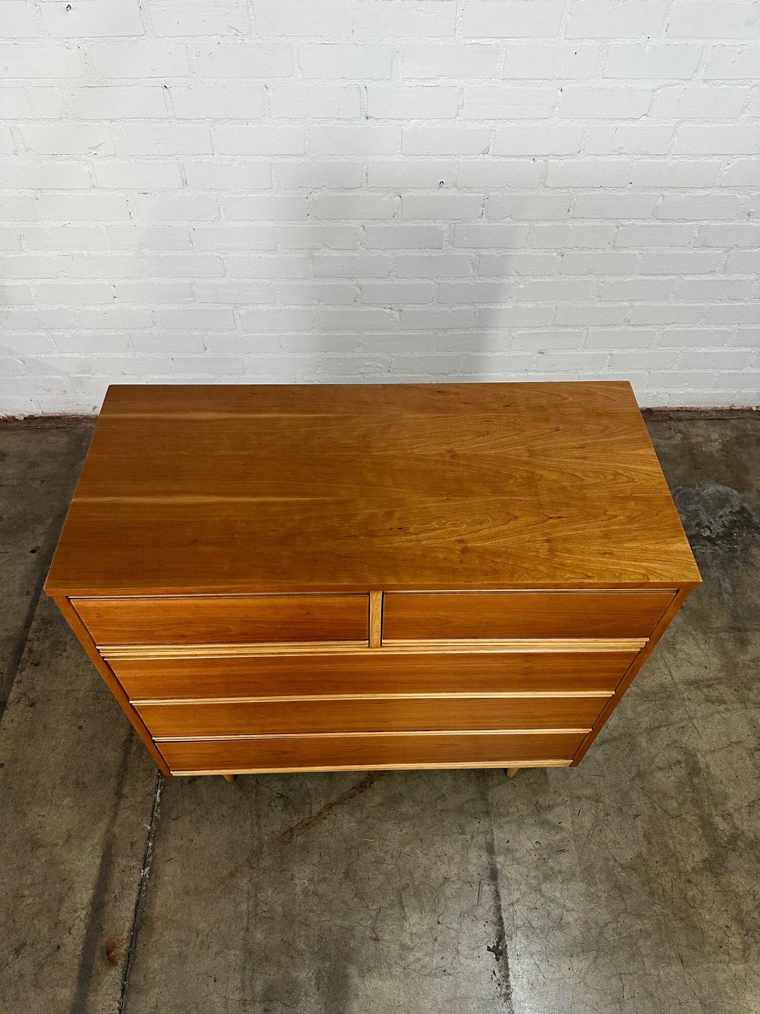 W41 D19 H42

Fully restored mid century two tone highboy dresser. Highboy is structurally sound and fully functional with no major areas of wear.