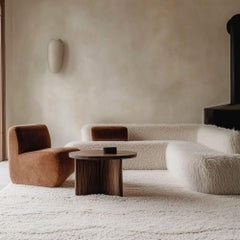 The Moderns Modern Fauteuil en peluche en velours rouge foncé Brown sans accoudoirs