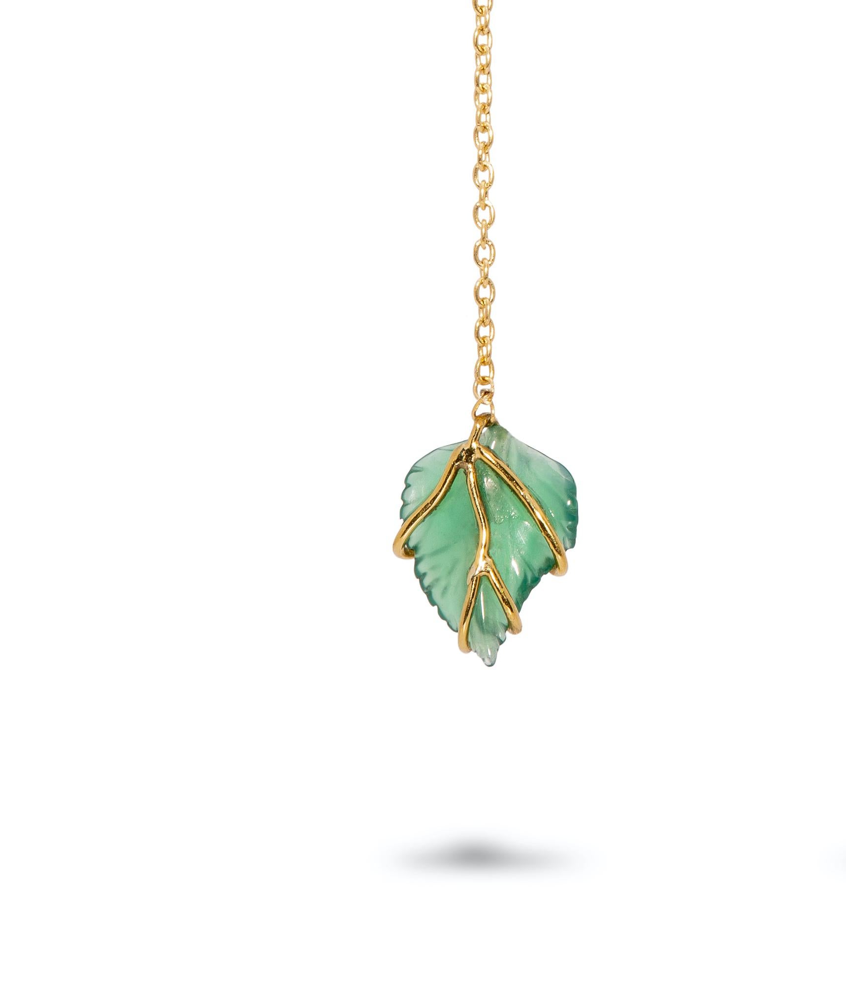 Mixed Cut Minimal Modern Emeralds Agate Leaf 18 Karats Yellow Gold Elegant Dangle Earrings For Sale