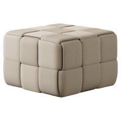 Minimalistischer moderner Intrecciato-Hocker, Kreuzbanded geflochtener, beigefarbener Kord